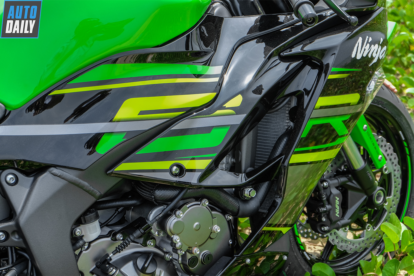 kawasaki-ninja-zx-6r-2019-2.jpg