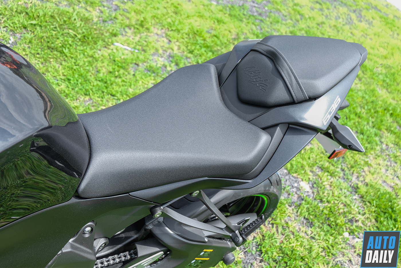 kawasaki-ninja-zx-6r-2019-31.jpg