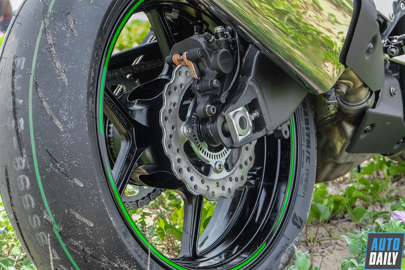 kawasaki-ninja-zx-6r-2019-35.jpg