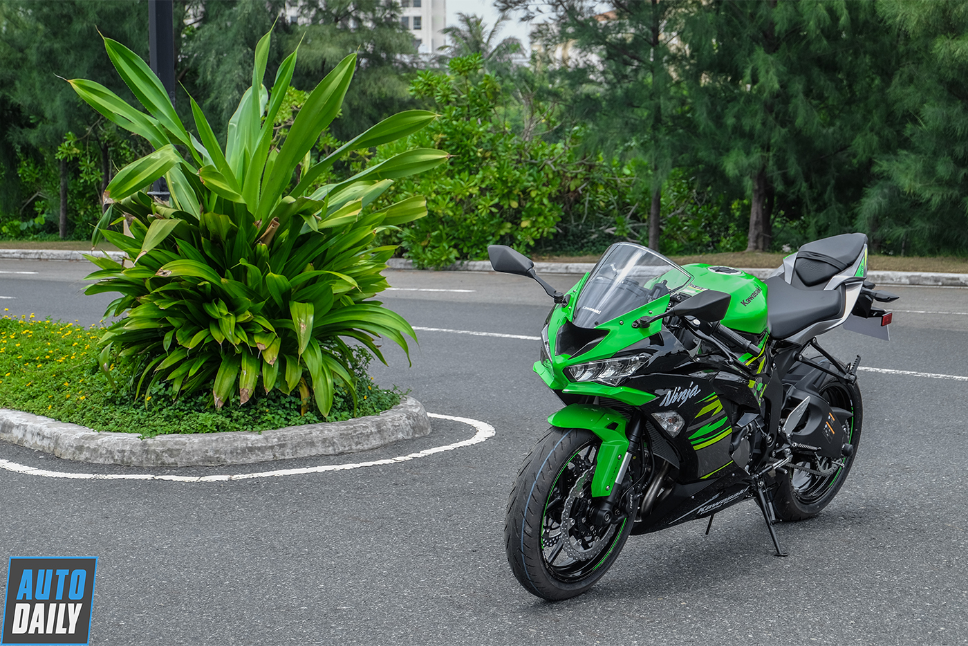 kawasaki-ninja-zx-6r-2019-4.jpg