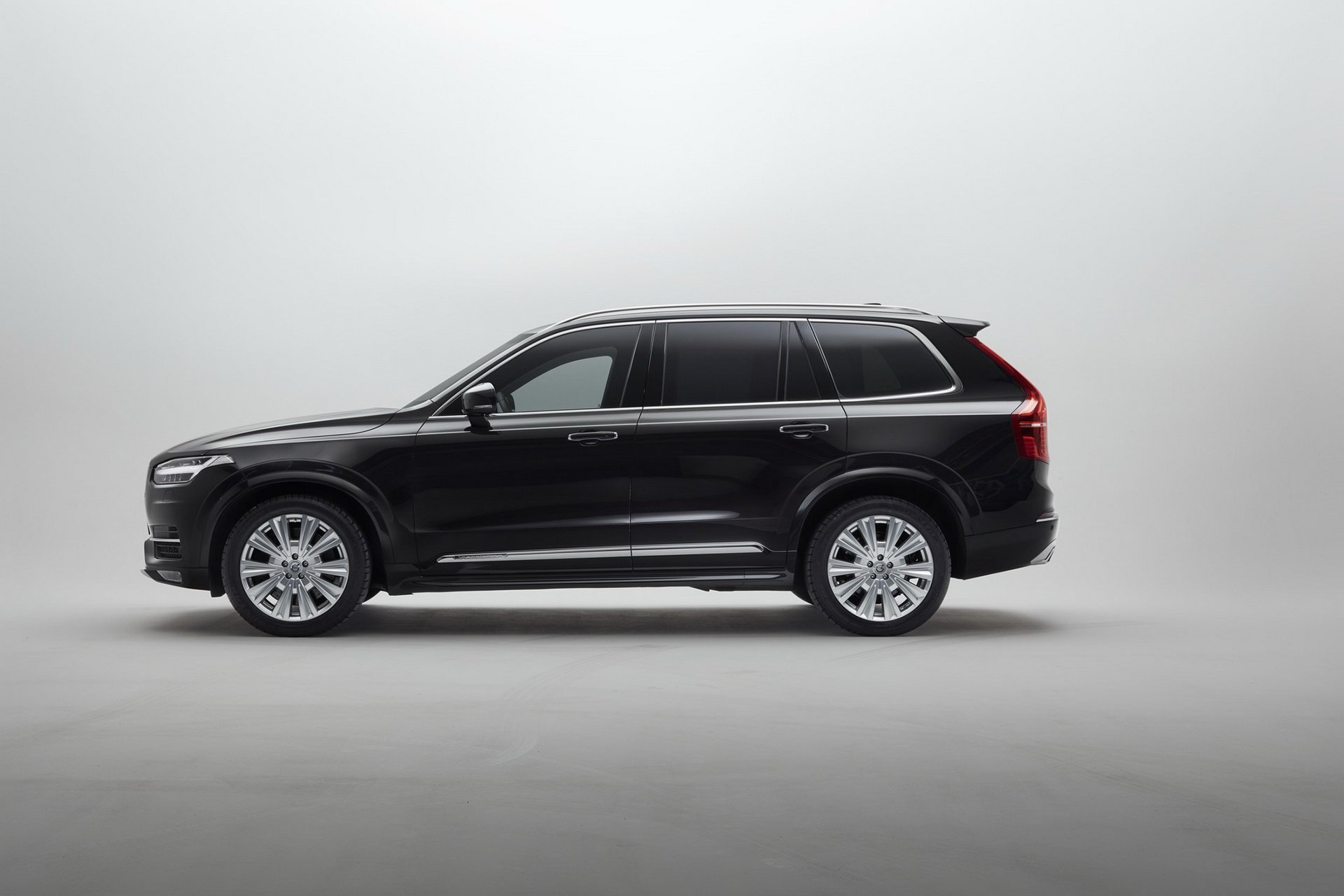 2019-volvo-xc90-armored-3.jpg