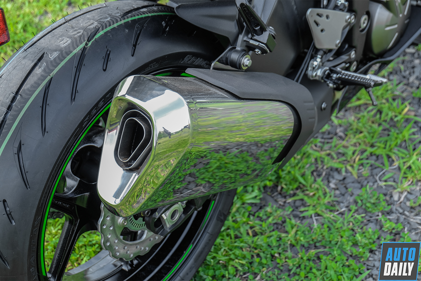 kawasaki-ninja-zx-6r-2019-16.jpg