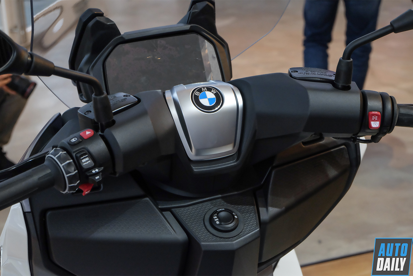 bmw-motorrad-c400gt-13.jpg