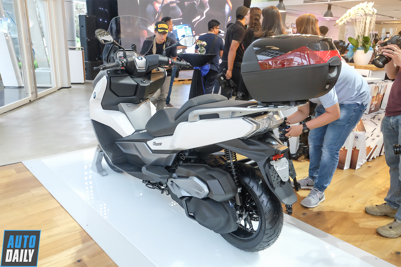 bmw-motorrad-c400gt-16.jpg