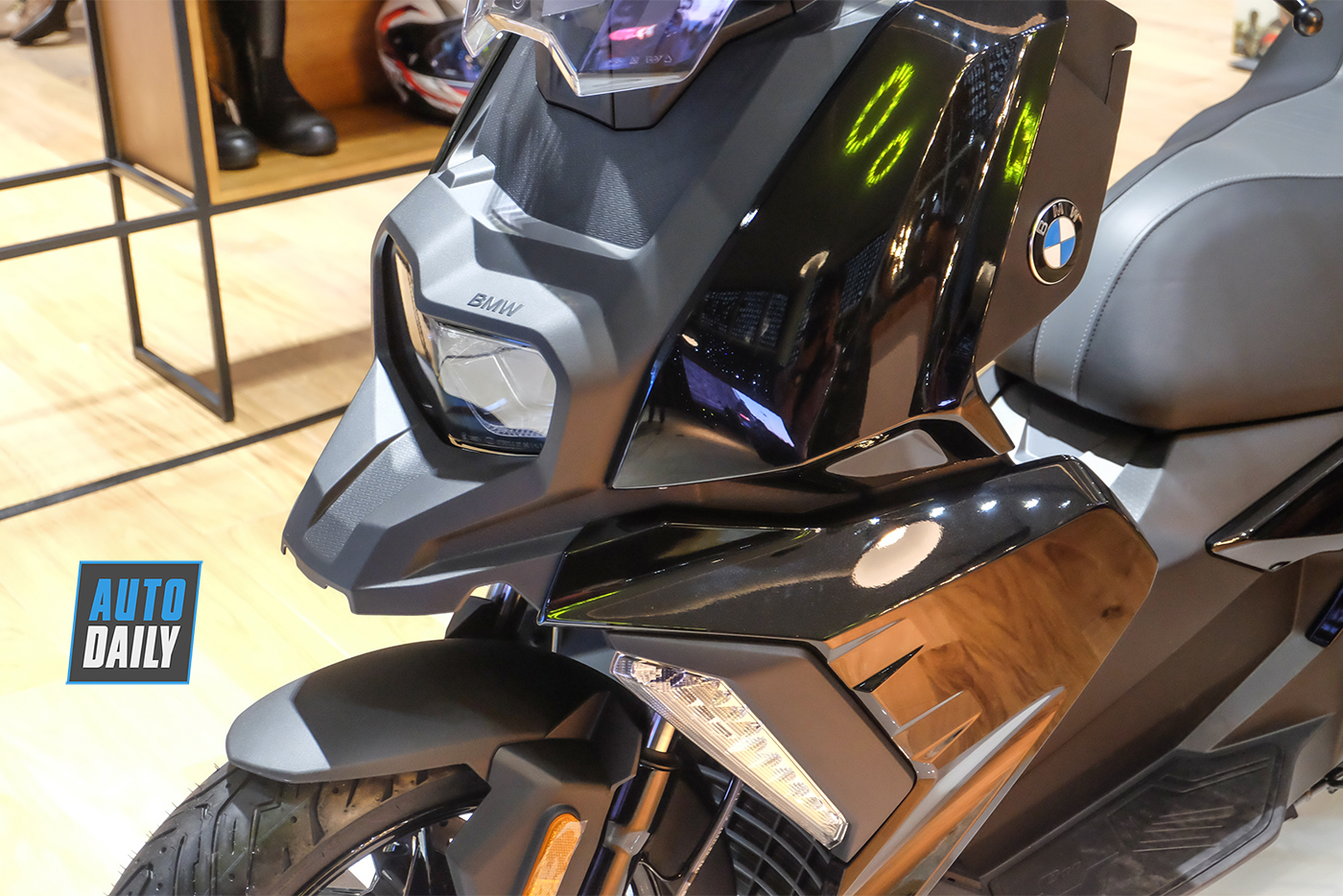 bmw-motorrad-c400x-22.jpg