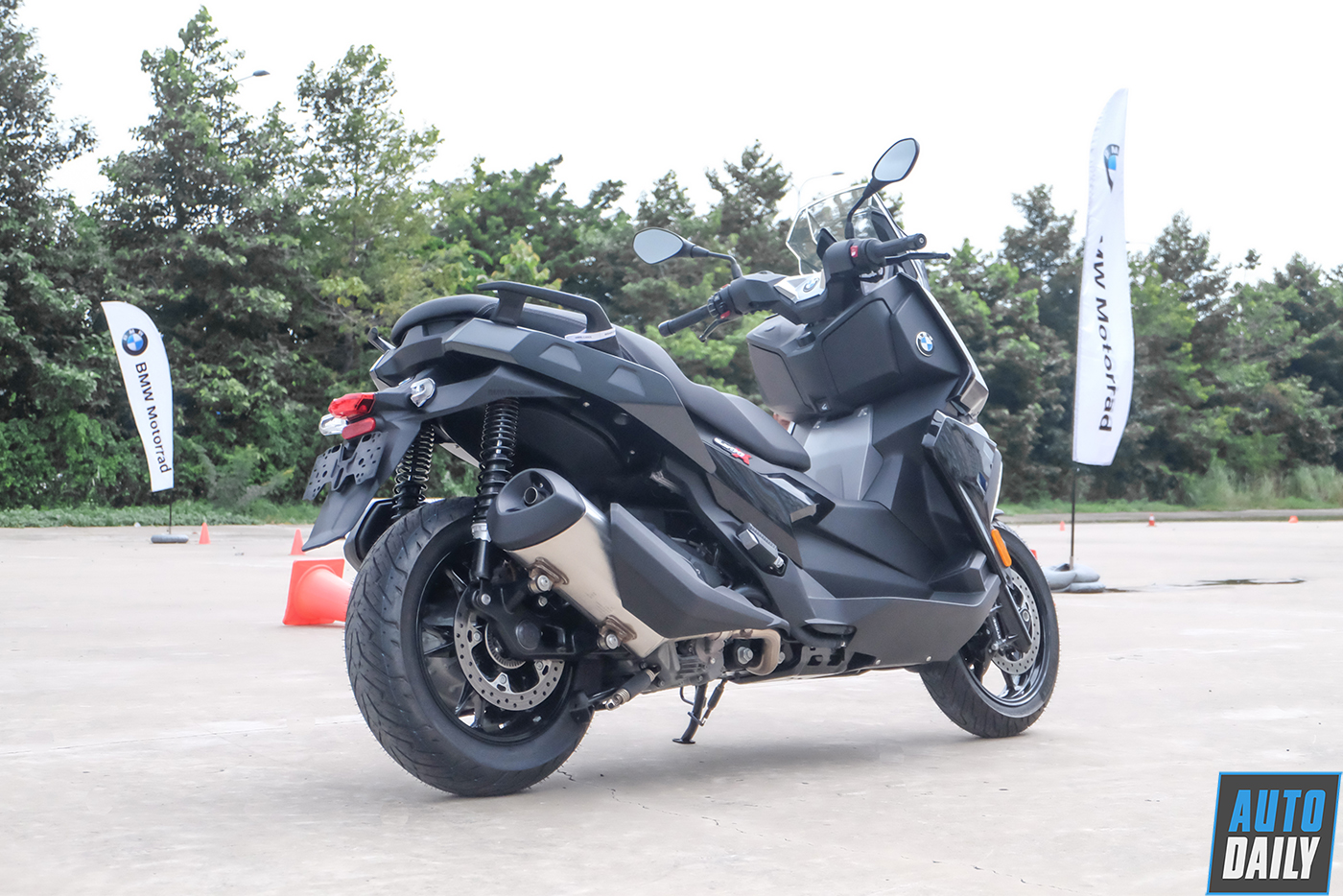 bmw-motorrad-c400x-4.jpg