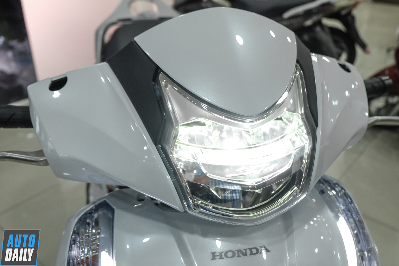 honda-sh300i-2019-7.jpg