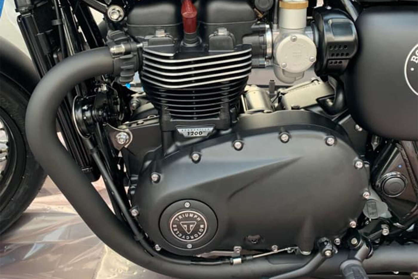 triumph-bonneville-t120-ace-2019-2.jpg