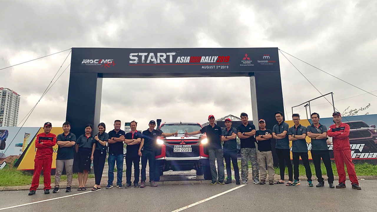 Đội đua Việt tranh tài tại giải Rally xuyên châu Á