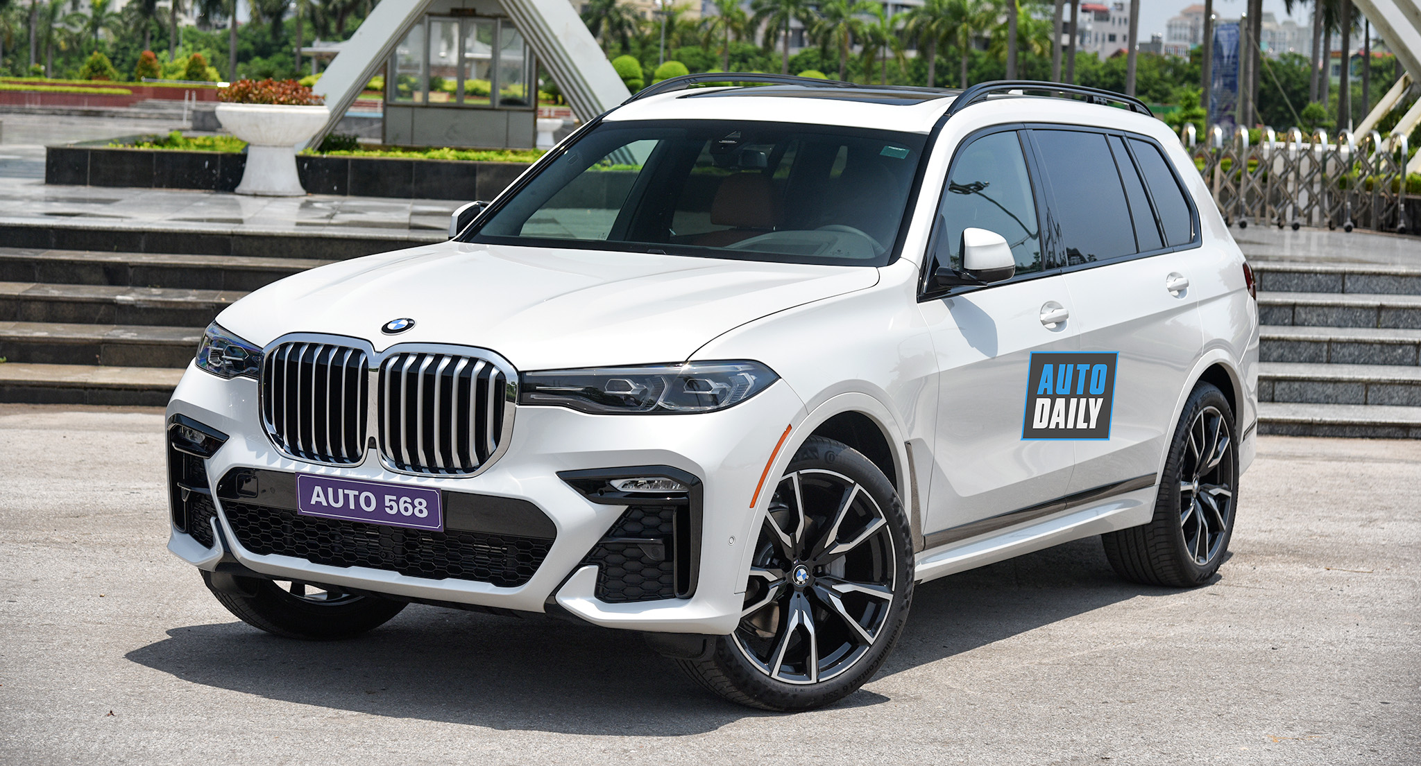 BMW X7 M-Sport nhập tư rẻ hơn nửa tỷ so với tiêu chuẩn chính hãng