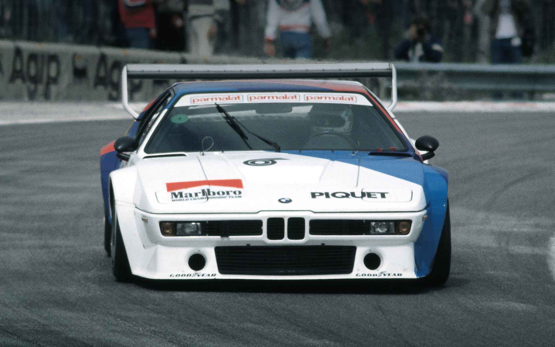 phan-biet-bmw-m-2.jpg