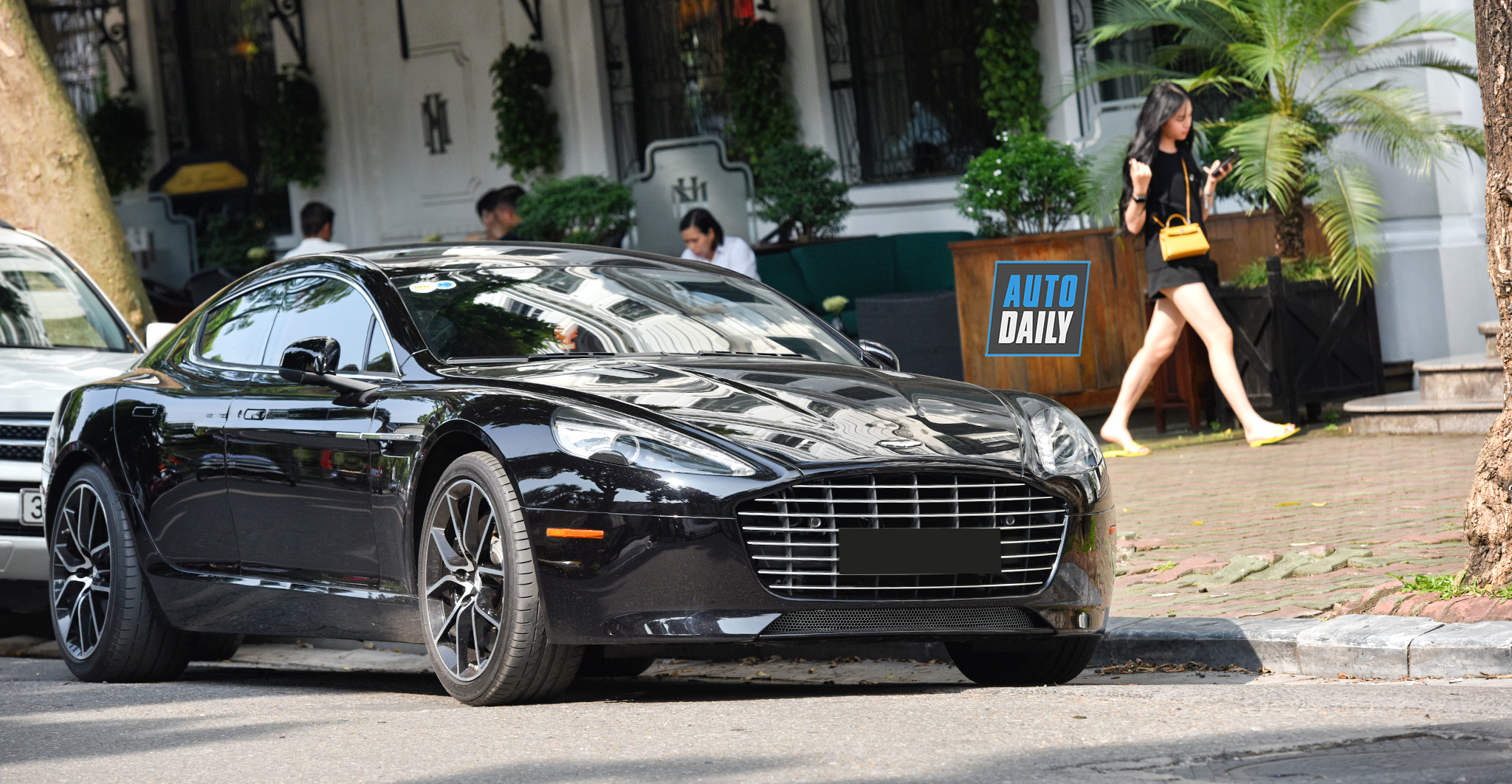 Aston Martin Rapide S: "Nữ Hoàng Anh Quốc" trên phố Việt