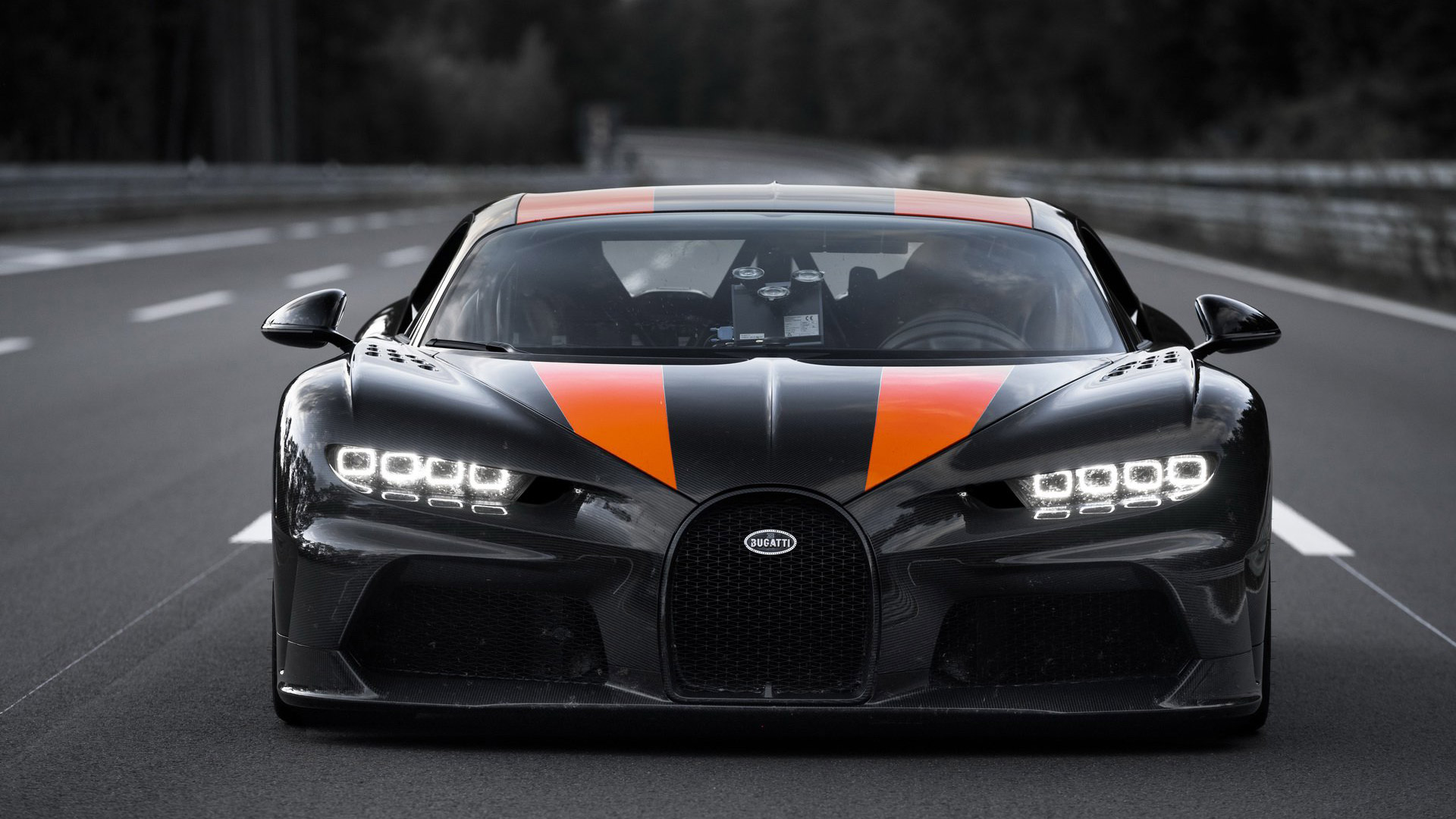Bugatti Chiron lập kỷ lục tốc độ hơn 490 km/h