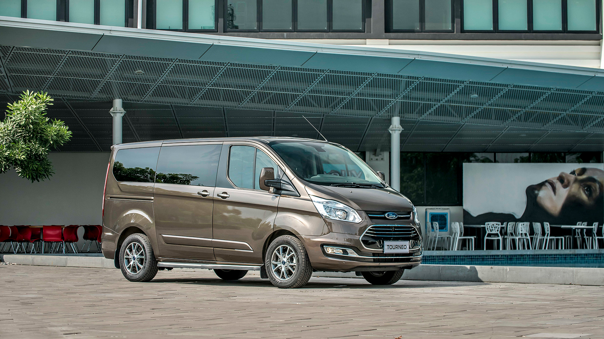 Ford Tourneo 2019 ra mắt tại Việt Nam, chốt giá từ 999 triệu đồng