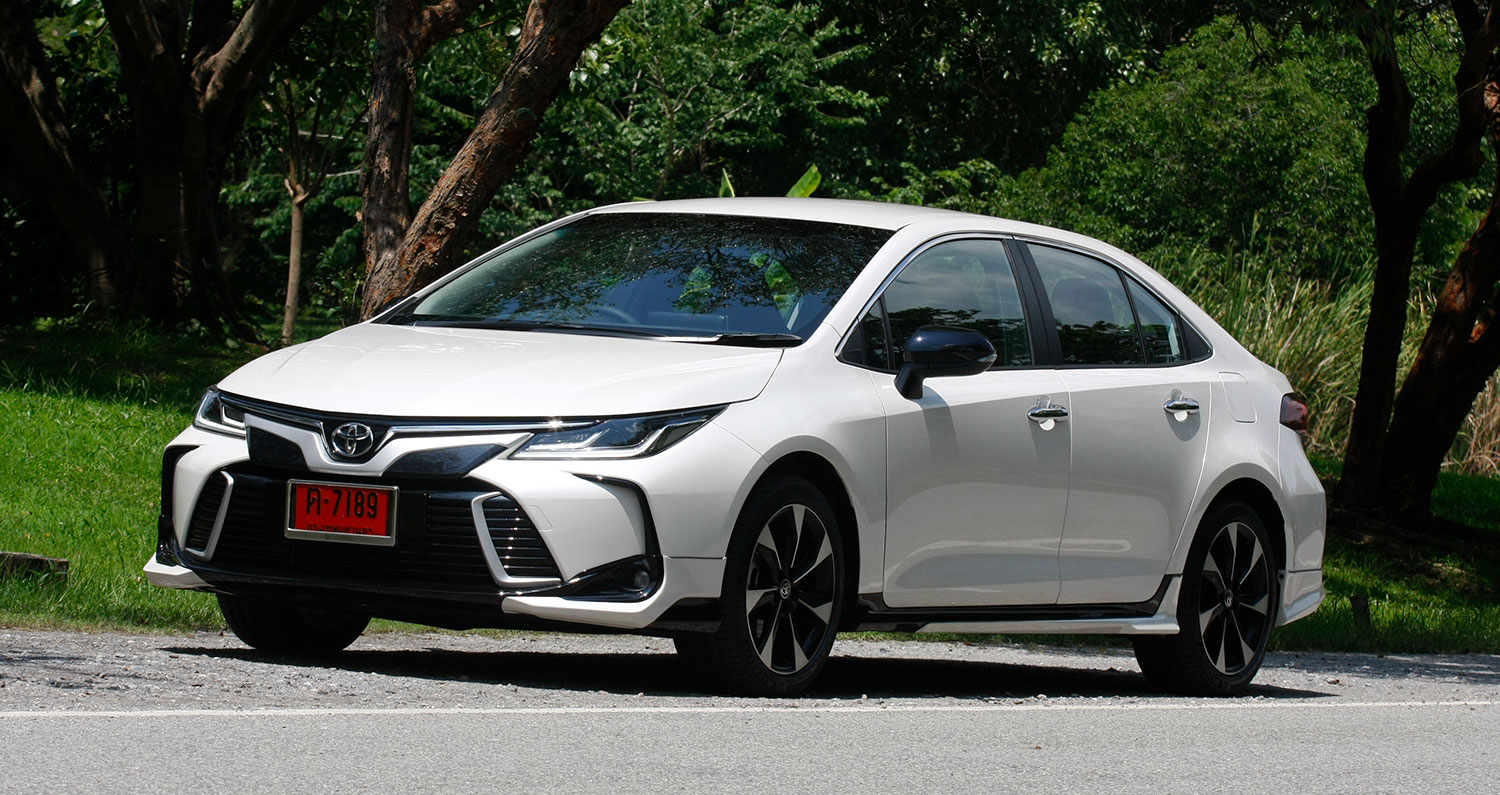 Đánh giá Toyota Corolla Altis 1.8 GR Sport 2019: Sedan hạng C đậm chất thể thao