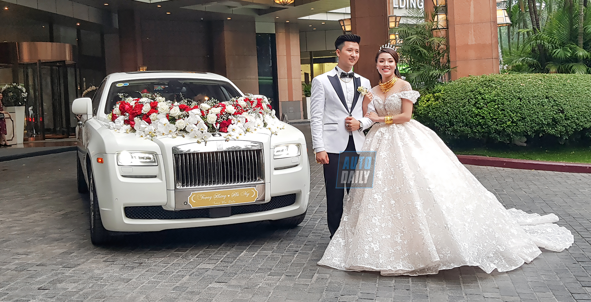 Rolls-Royce Ghost làm xe hoa trong đám cưới giảng viên 'hot girl'