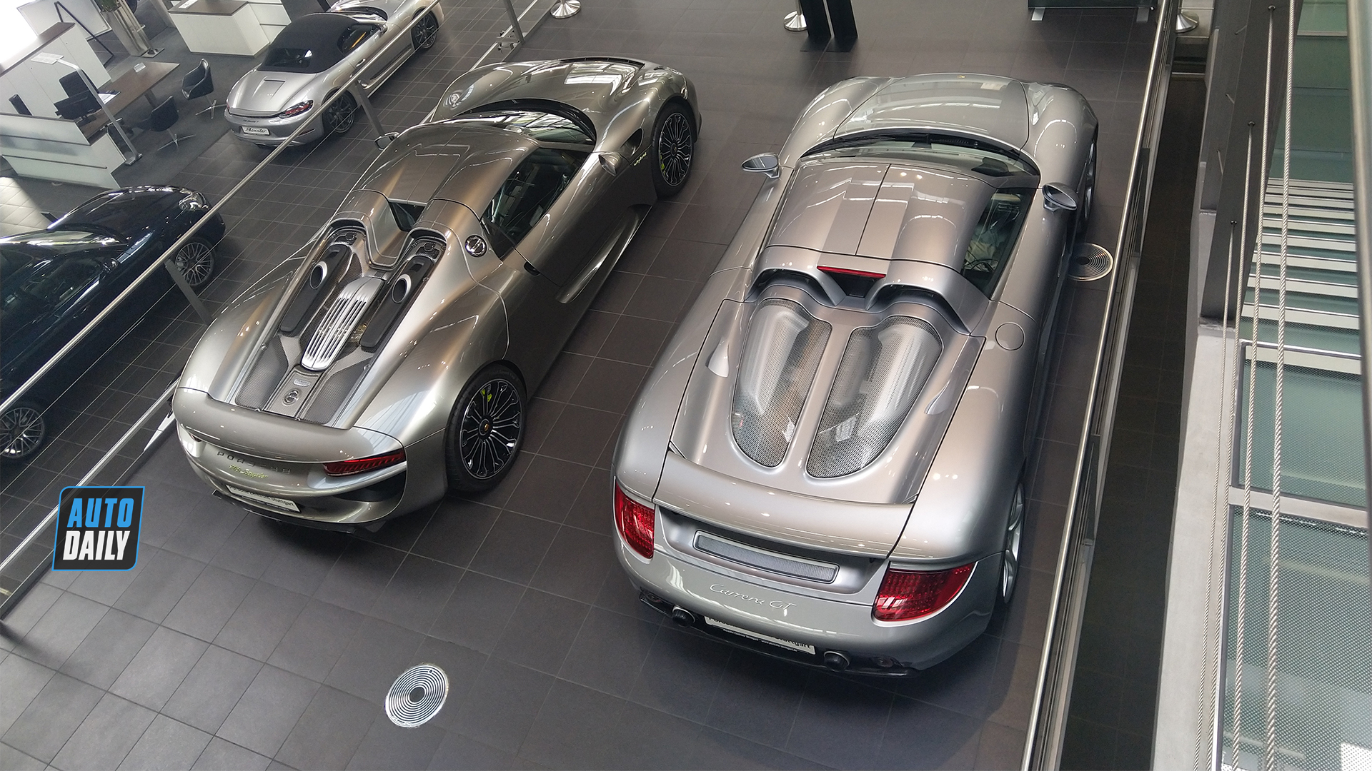 Đột nhập showroom Porsche trăm tỷ với toàn hàng khủng