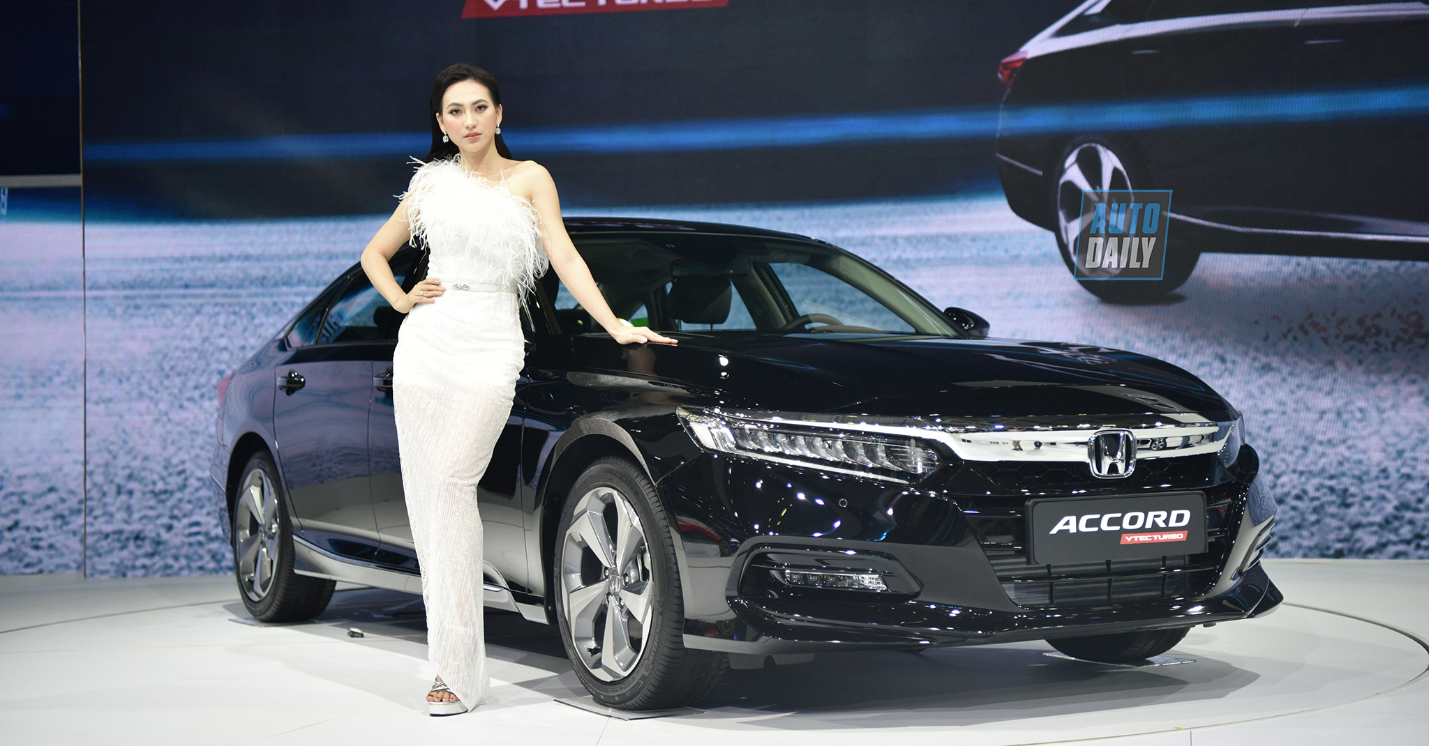 Honda Accord 2019 chốt giá từ 1,319 tỷ, đấu Camry Vinfast Lux A
