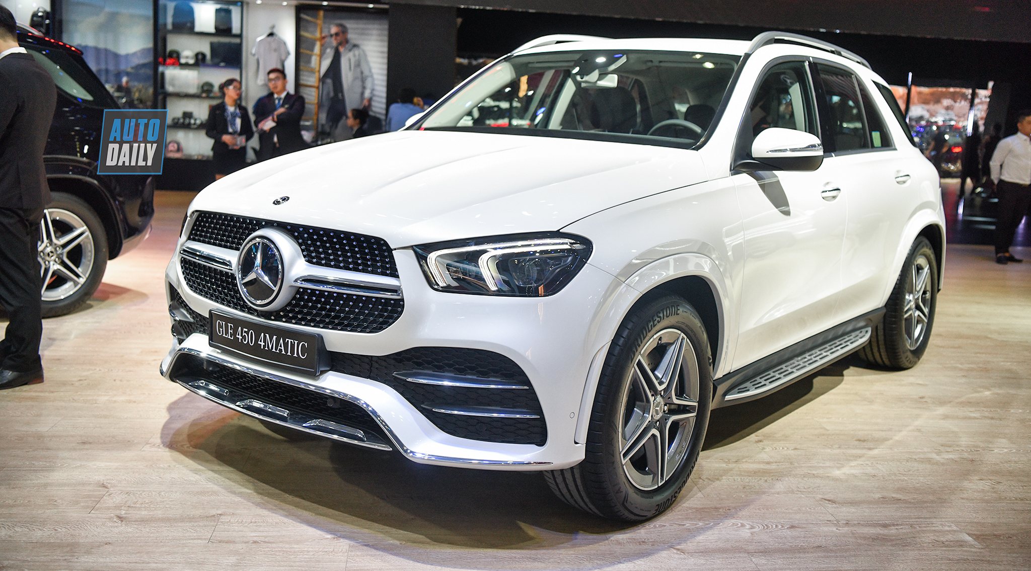 Chi tiết Mercedes-Benz GLE 450 4MATIC 2019 gía hơn 4,3 tỷ đồng