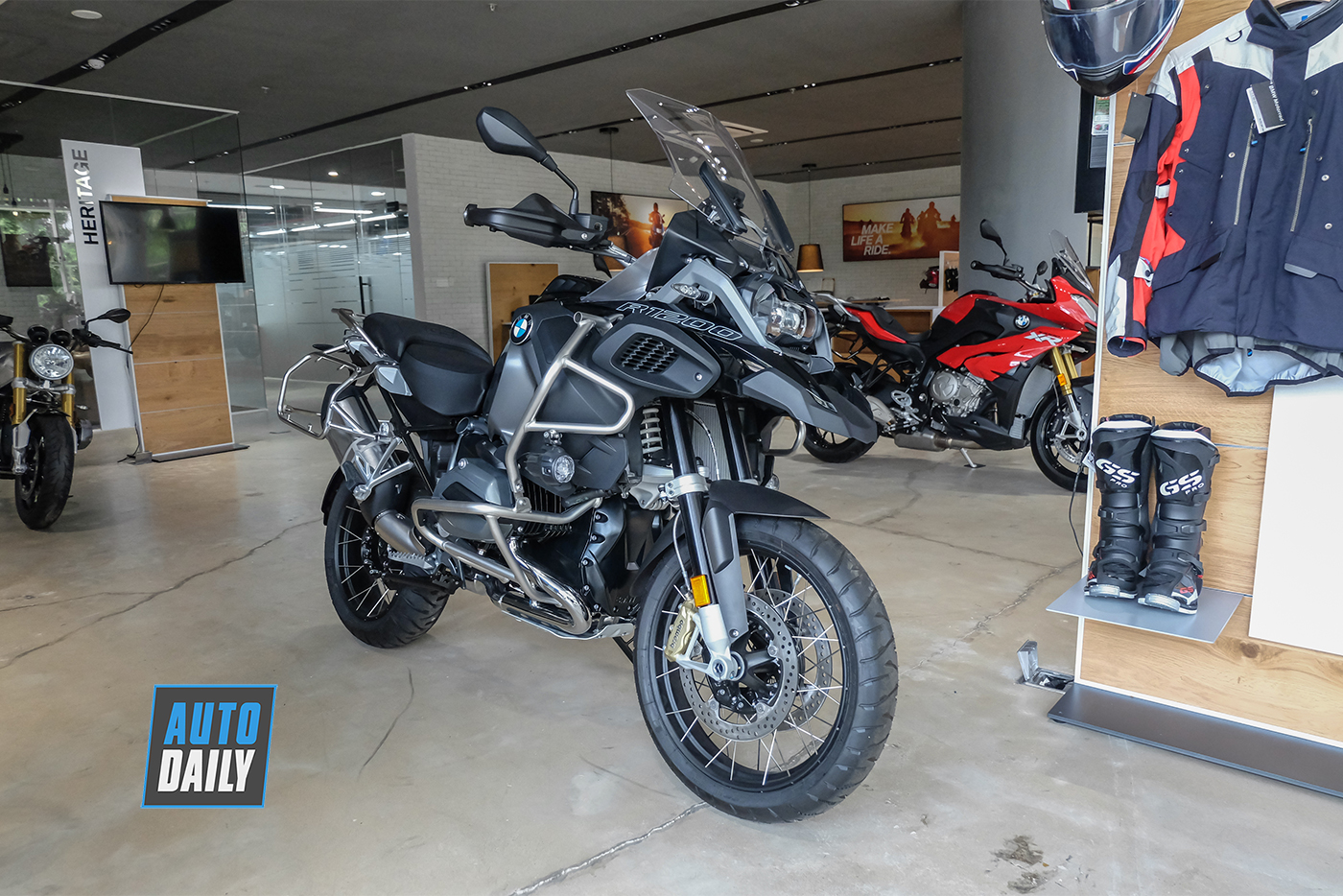 So sánh BMW R1250 GSA 2019 với phiên bản tiền nhiệm bmw-r1200-gsa-2018-1.jpg
