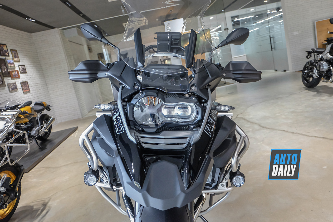 So sánh BMW R1250 GSA 2019 với phiên bản tiền nhiệm bmw-r1200-gsa-2018-14.jpg