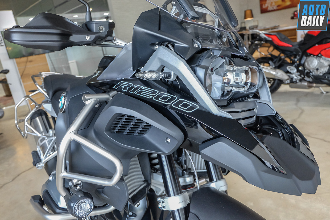 So sánh BMW R1250 GSA 2019 với phiên bản tiền nhiệm bmw-r1200-gsa-2018-15.jpg