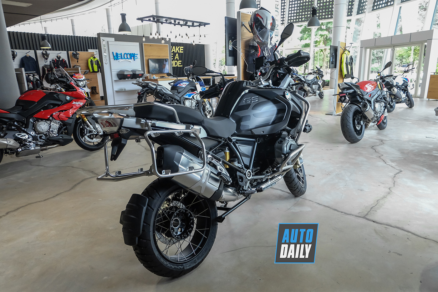 So sánh BMW R1250 GSA 2019 với phiên bản tiền nhiệm bmw-r1200-gsa-2018-2.jpg
