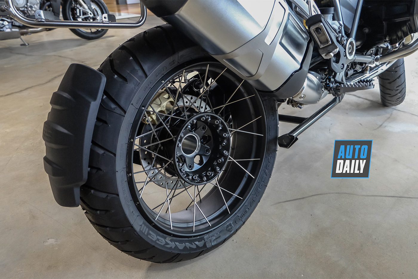 So sánh BMW R1250 GSA 2019 với phiên bản tiền nhiệm bmw-r1200-gsa-2018-3.jpg