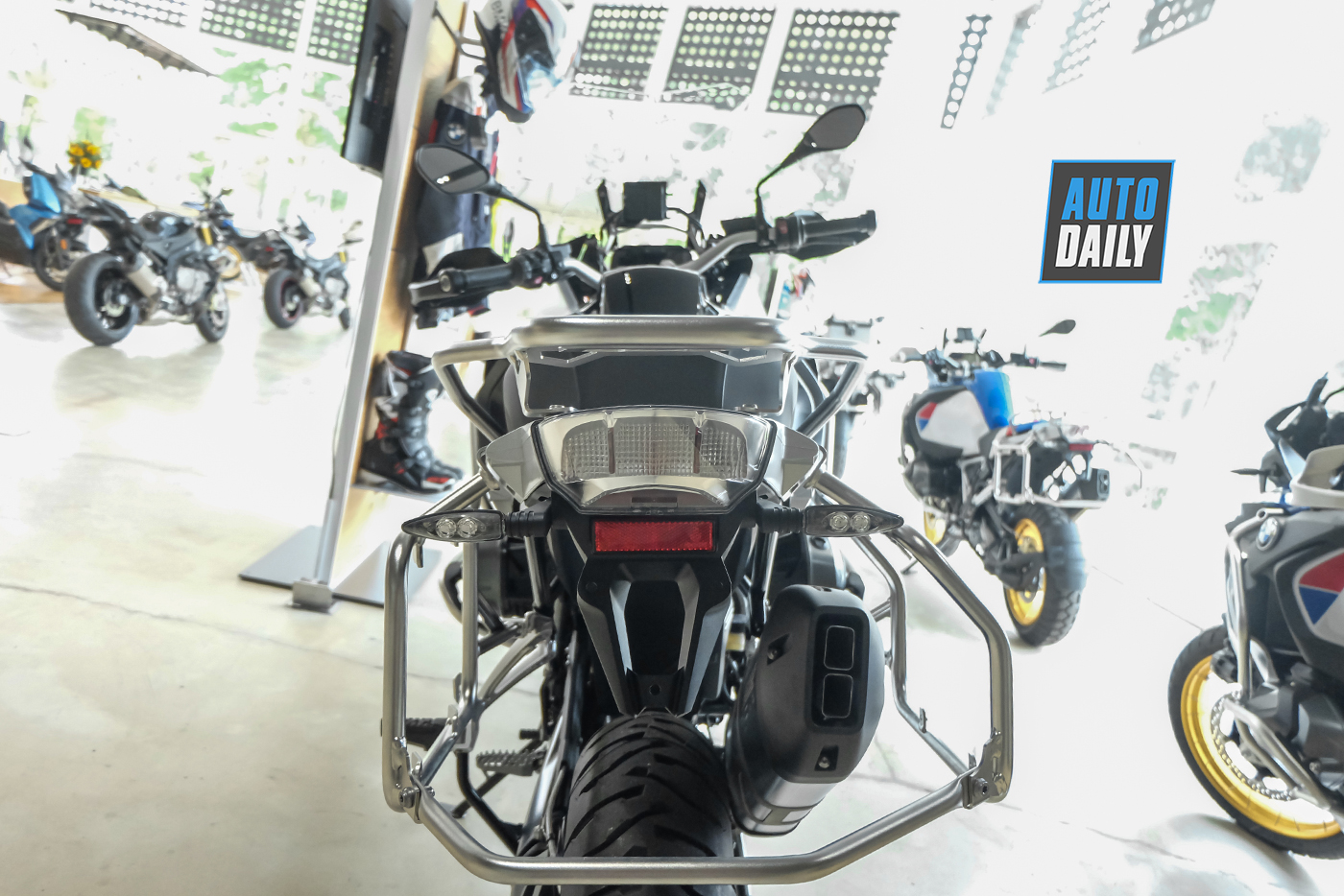 So sánh BMW R1250 GSA 2019 với phiên bản tiền nhiệm bmw-r1200-gsa-2018-5.jpg