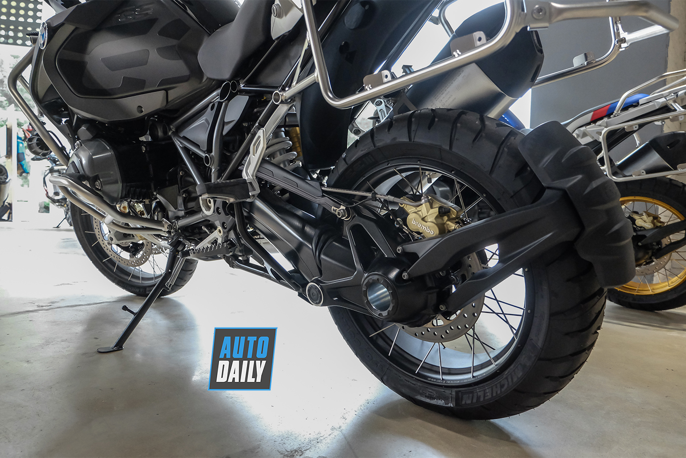 So sánh BMW R1250 GSA 2019 với phiên bản tiền nhiệm bmw-r1200-gsa-2018-9.jpg