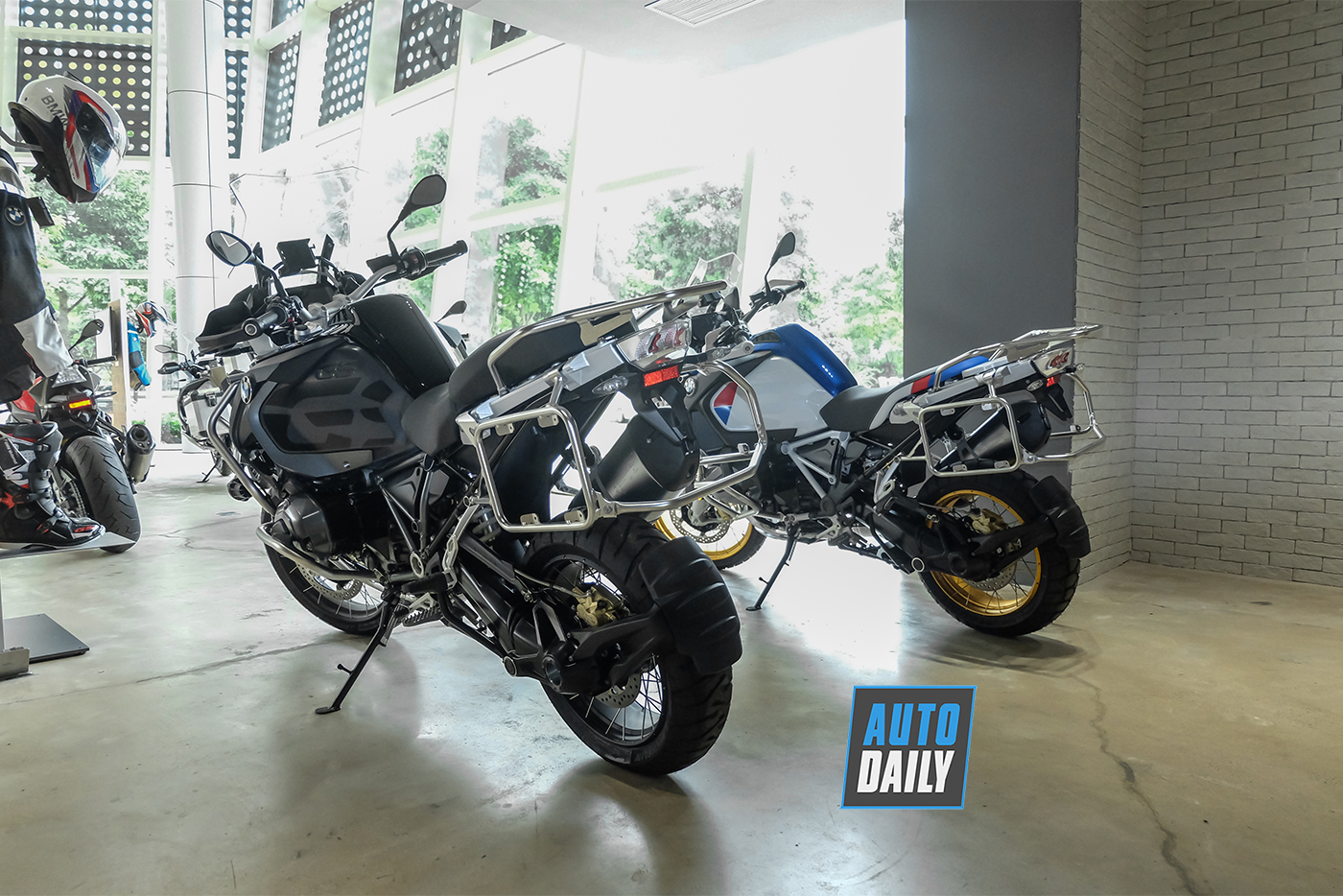 So sánh BMW R1250 GSA 2019 với phiên bản tiền nhiệm bmw-r1250-gsa-2019-r1200-gsa-2018-4.jpg