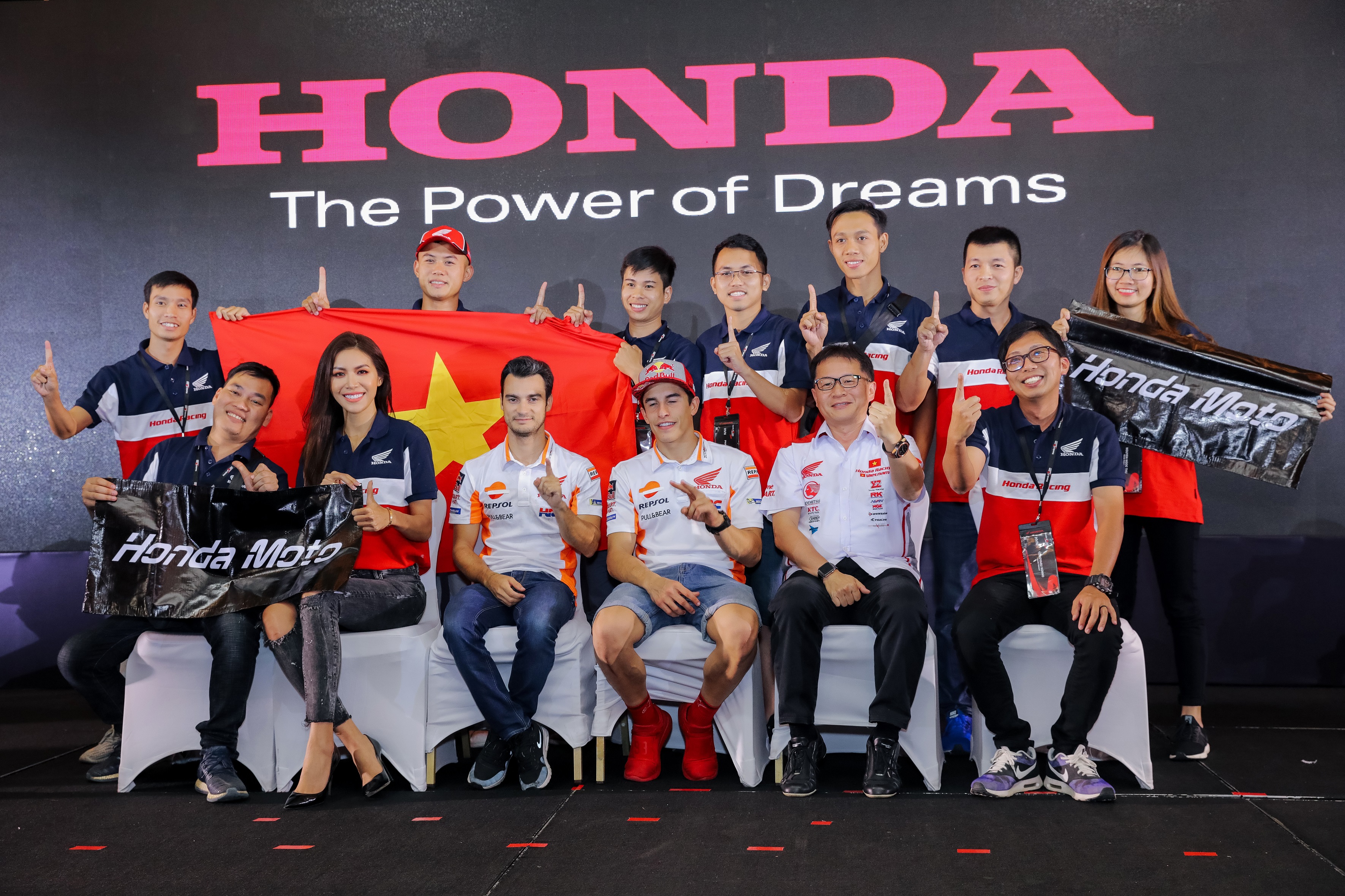 honda-racing-night-giao-luu-voi-cac-tay-dua-doi-honda-va-nha-vo-dich-motogp.jpg