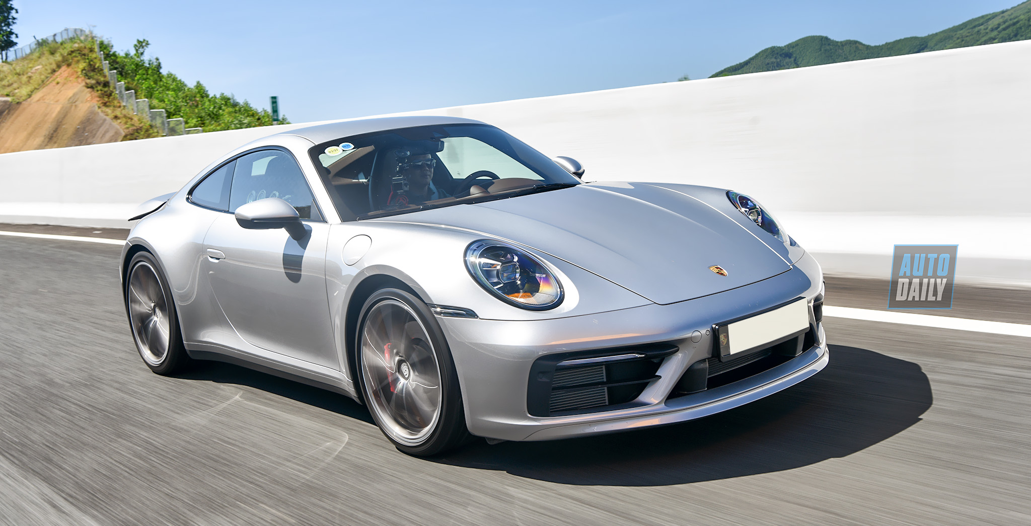 Porsche mở bán tuỳ chọn hộp số 7 cấp cho 911 2020