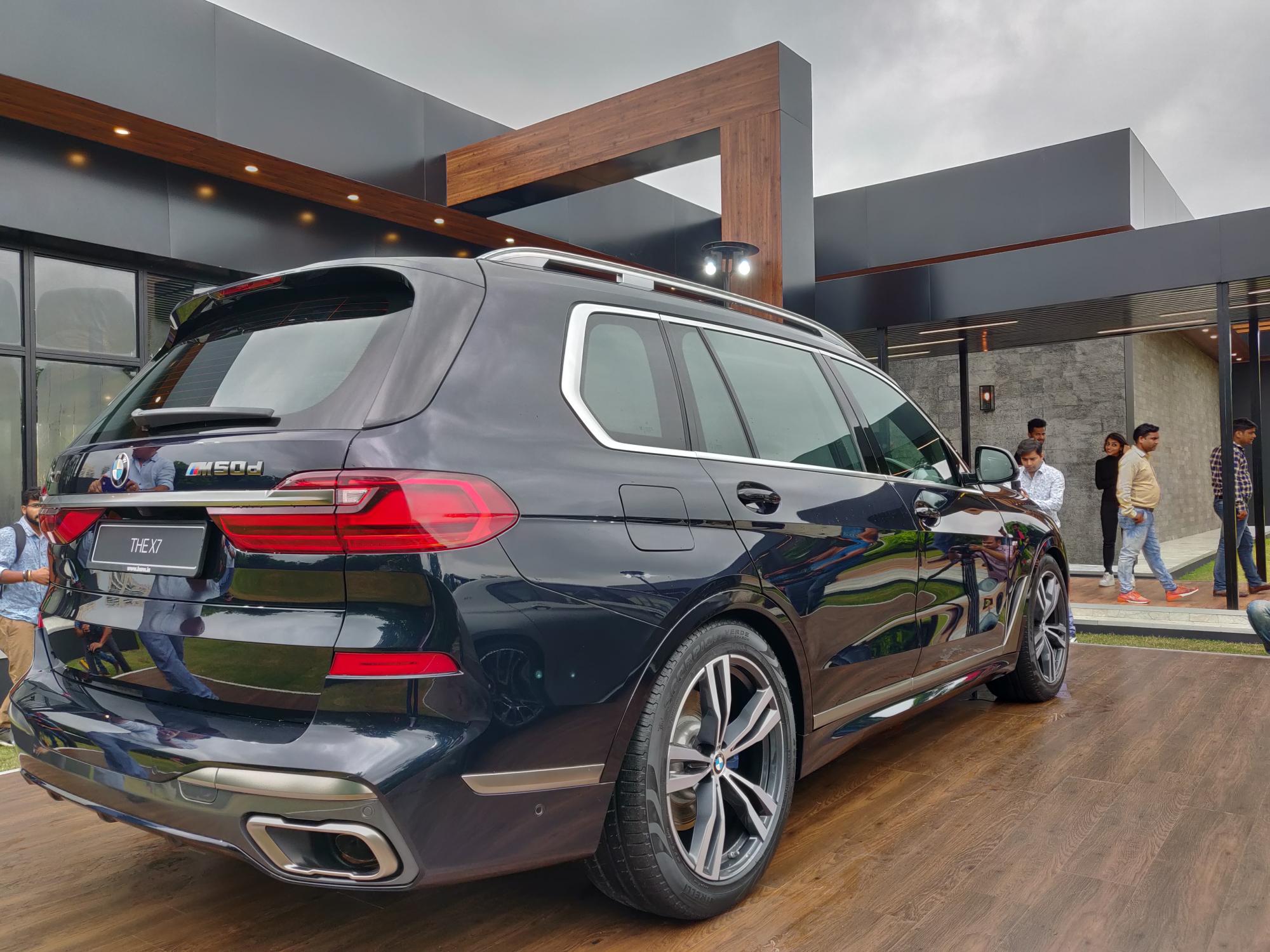 bmw-x7-rear-quarter-dfa2.jpg