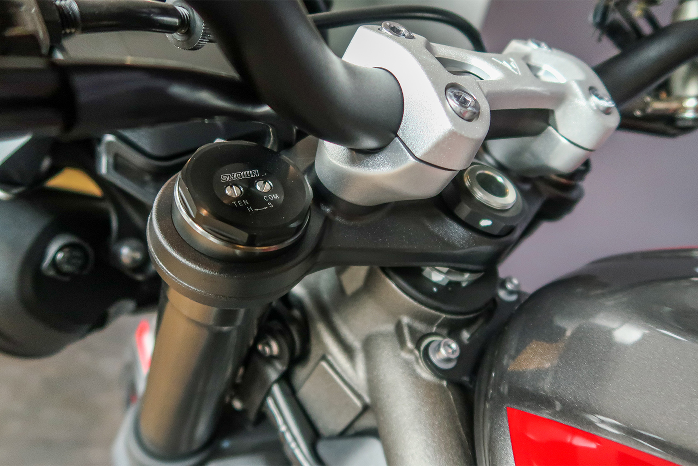 Xem thêm ảnh Triumph Street Triple 765RS 2020 triumph-street-trile-765rs-2020-13.jpg