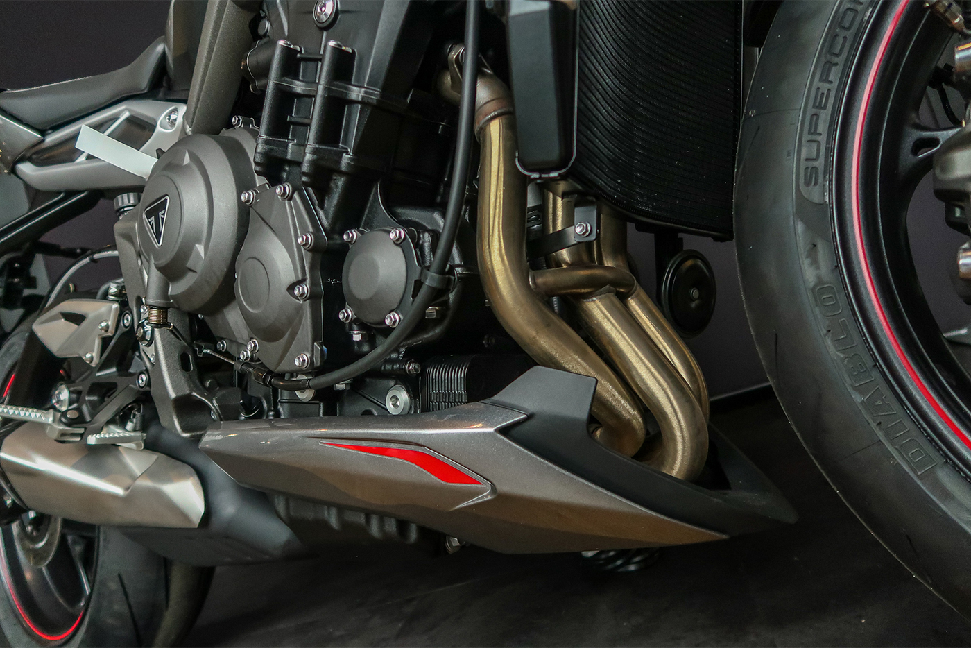 Xem thêm ảnh Triumph Street Triple 765RS 2020 triumph-street-trile-765rs-2020-17.jpg