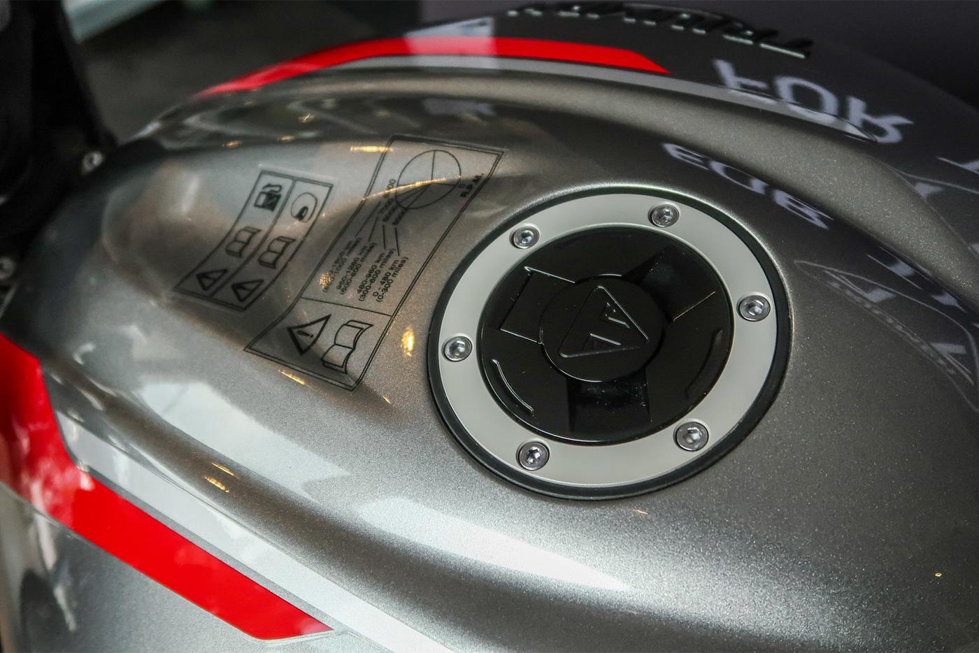 Xem thêm ảnh Triumph Street Triple 765RS 2020 triumph-street-trile-765rs-2020-23.jpg