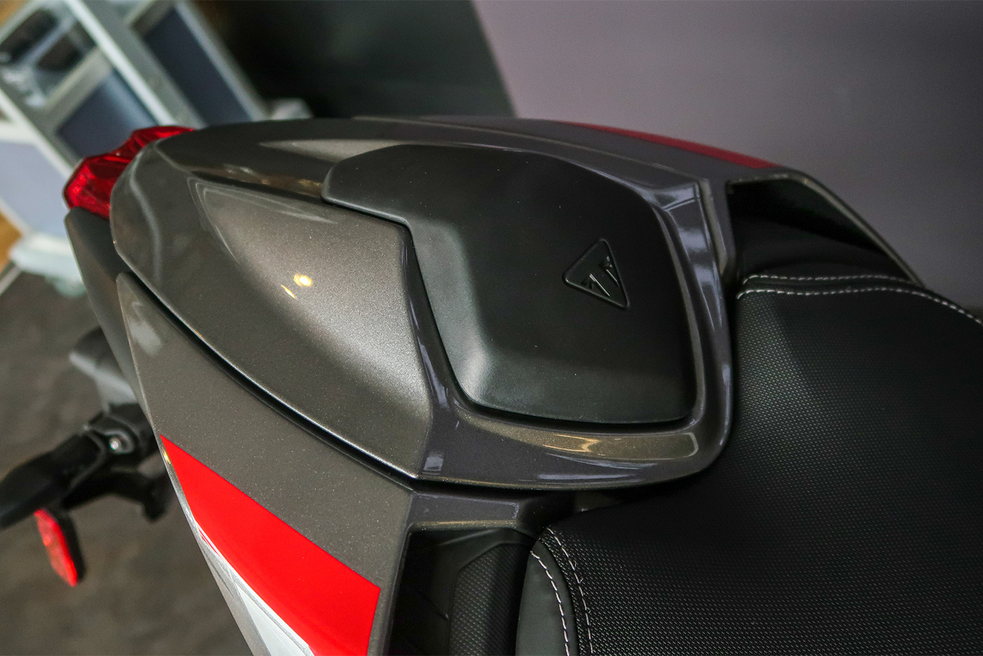 Xem thêm ảnh Triumph Street Triple 765RS 2020 triumph-street-trile-765rs-2020-30.jpg