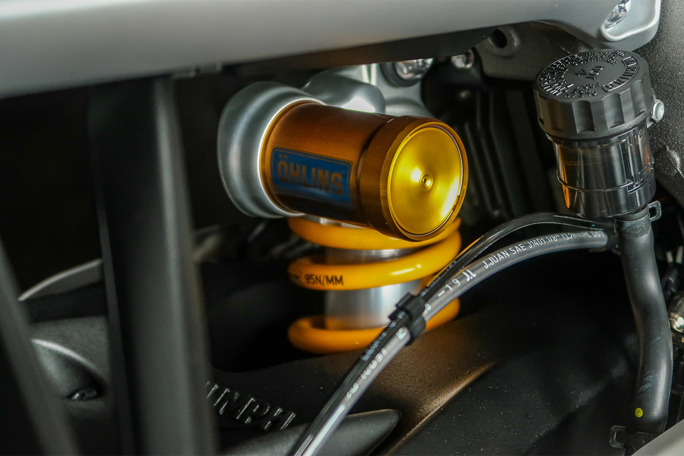 Xem thêm ảnh Triumph Street Triple 765RS 2020 triumph-street-trile-765rs-2020-6.jpg