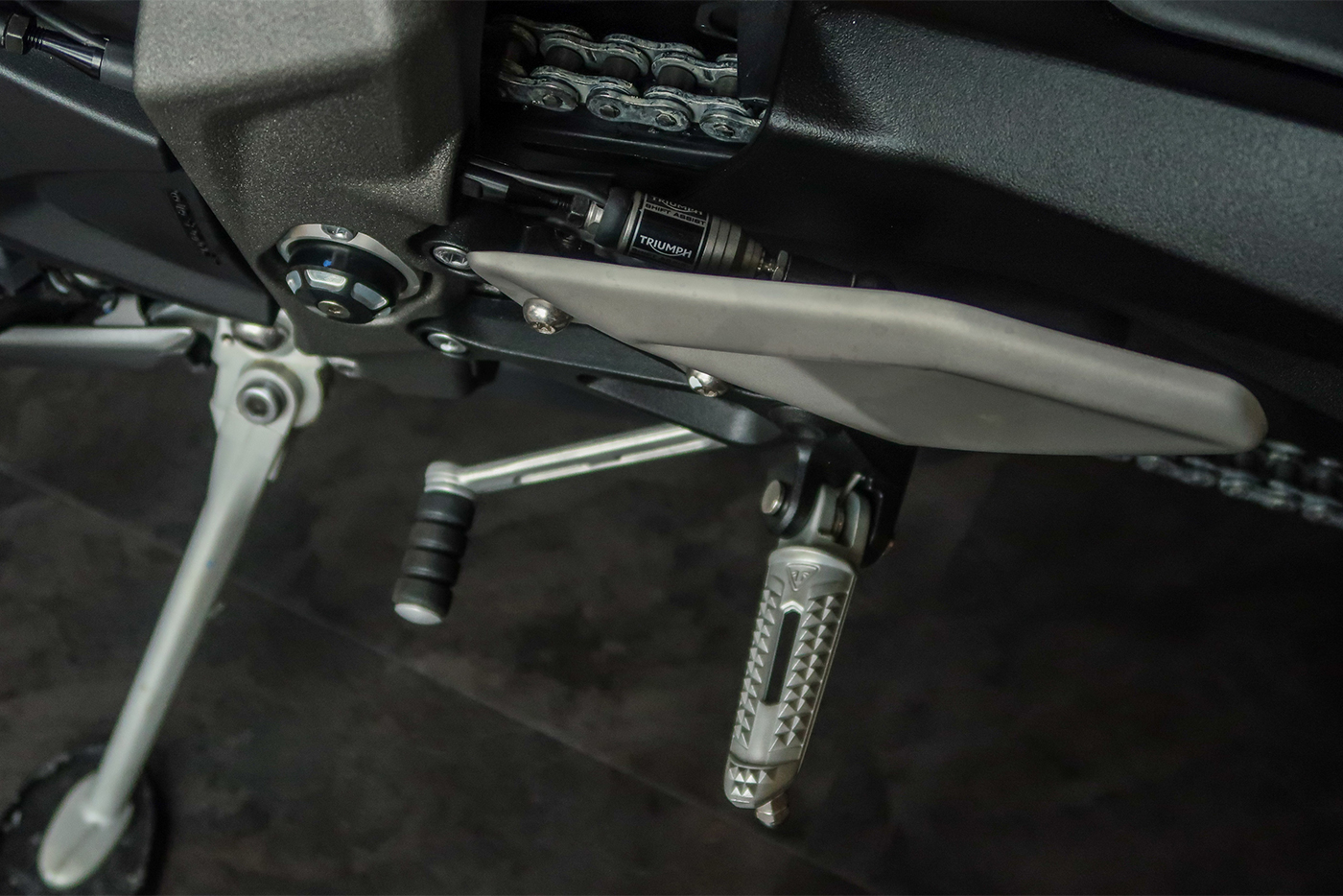 Xem thêm ảnh Triumph Street Triple 765RS 2020 triumph-street-trile-765rs-2020-8.jpg