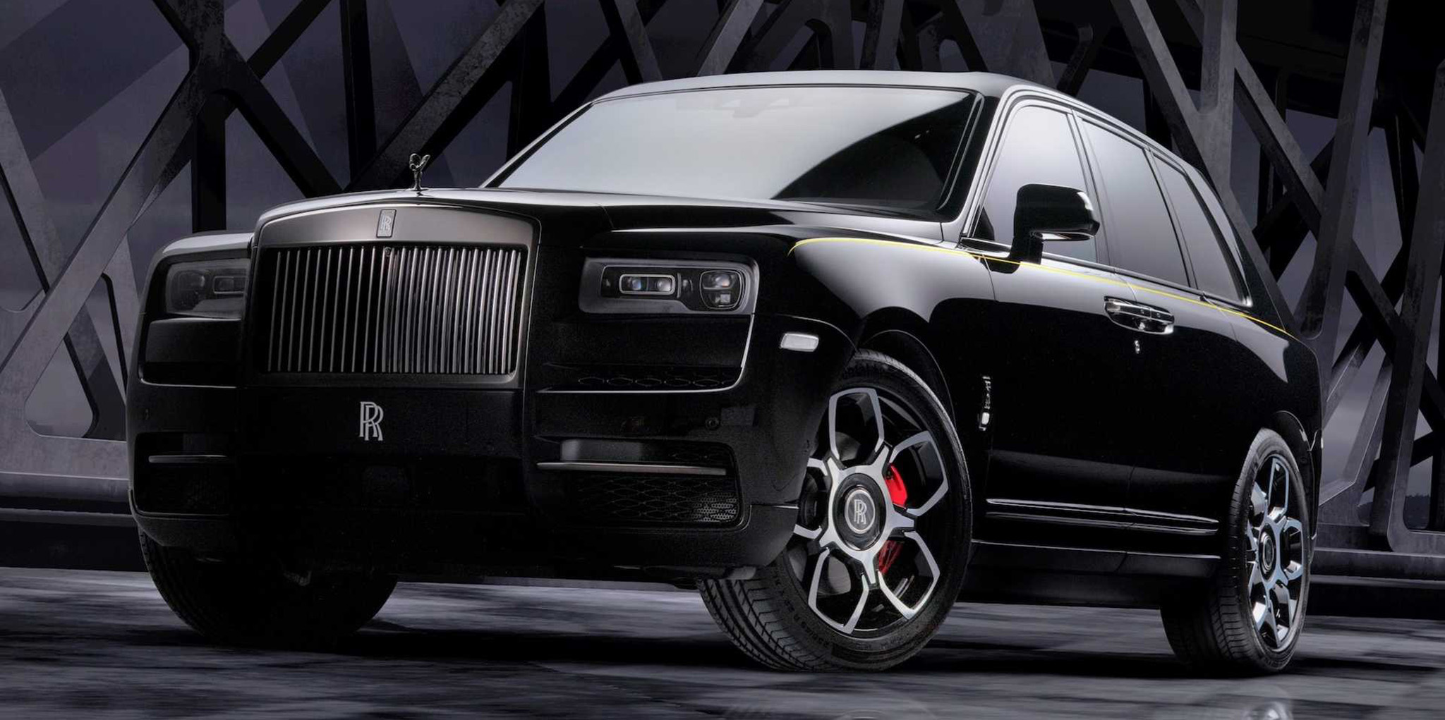 Rolls-Royce Cullinan Black Badge chính thức lộ diện