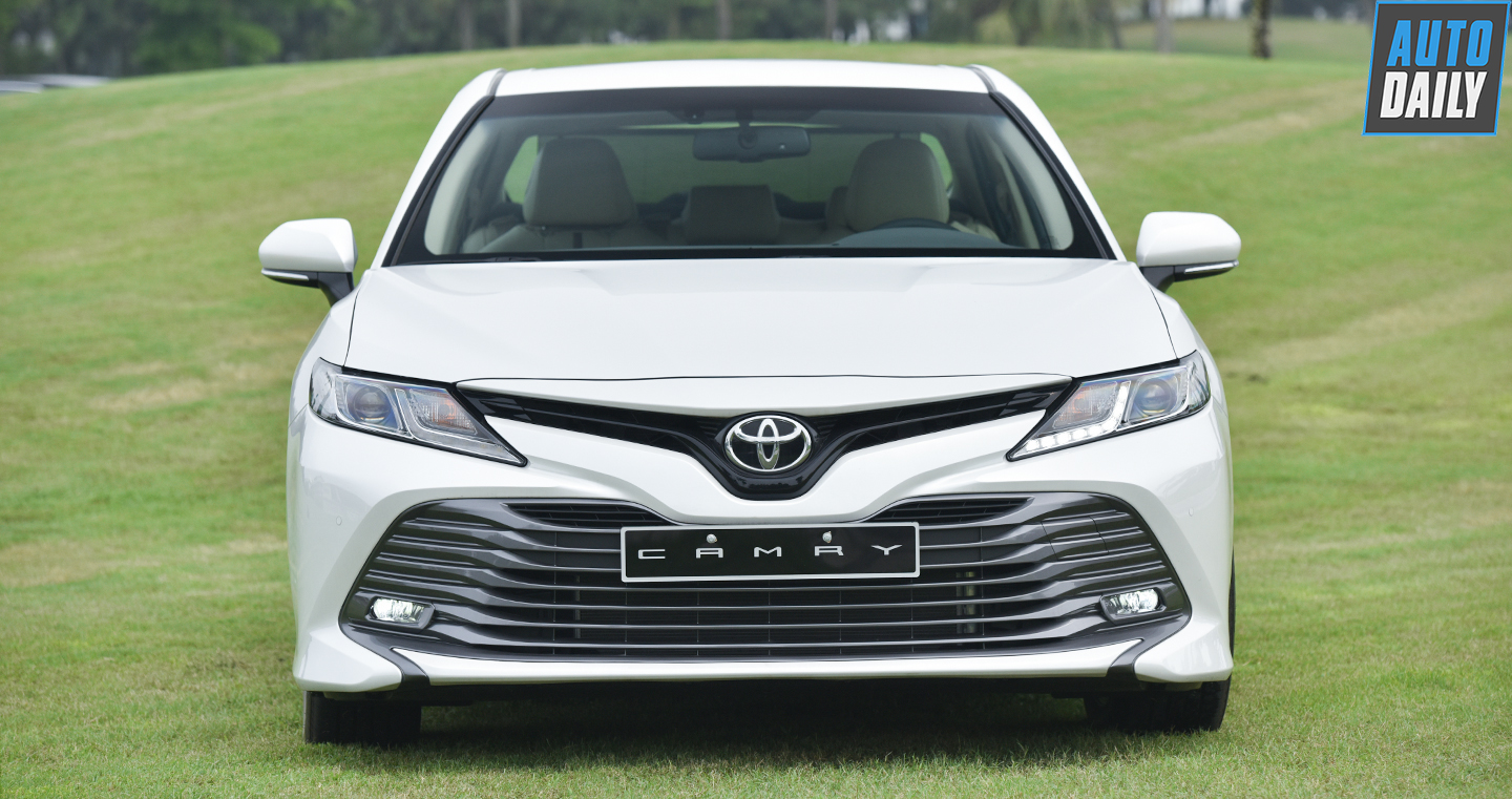 Toyota Camry đạt doanh số cao kỷ lục, chờ Honda Accord lên tiếng