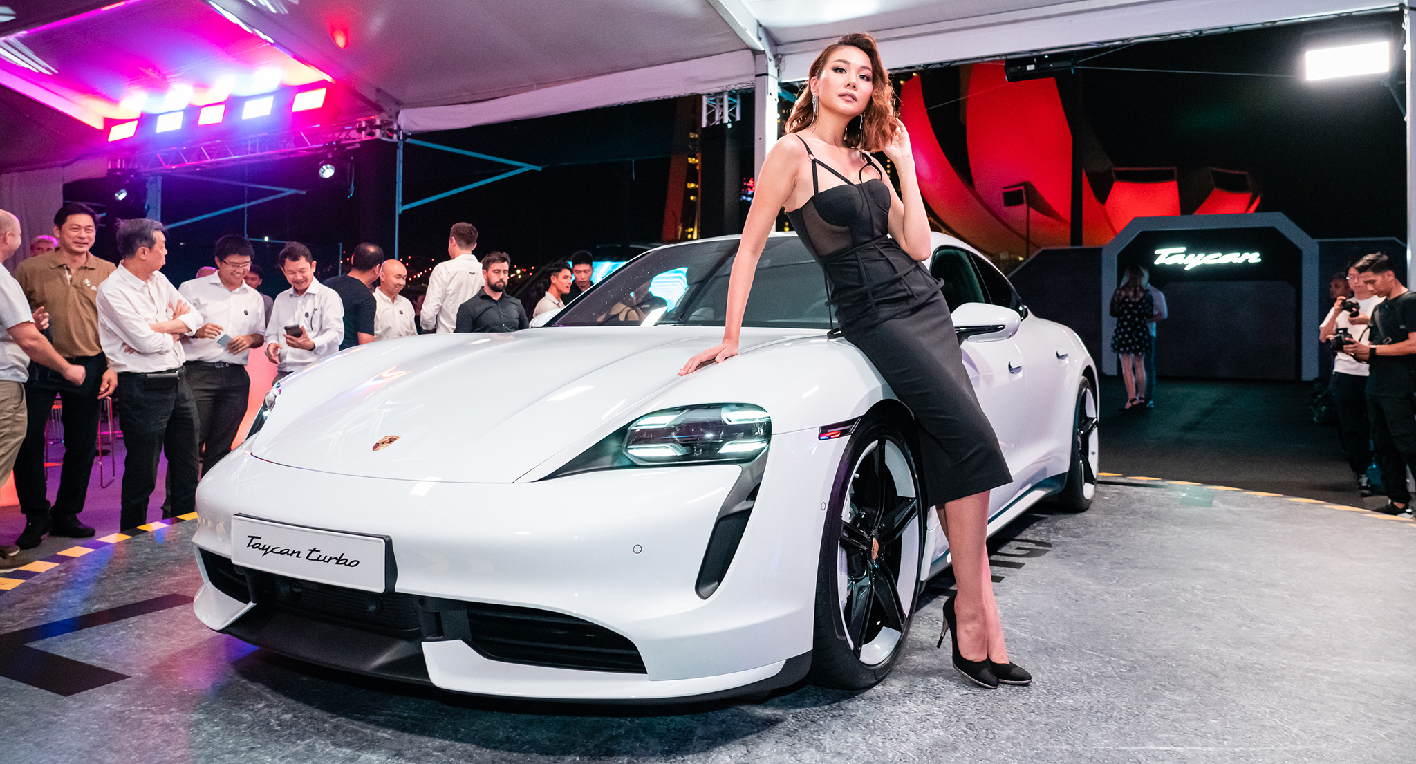 Màn ra mắt ngoạn mục của Porsche Taycan tại Châu Á - Thái Bình Dương