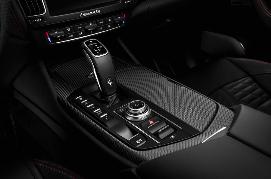 11-maserati-levante-trofeo-2019-fd-centre-console.jpg