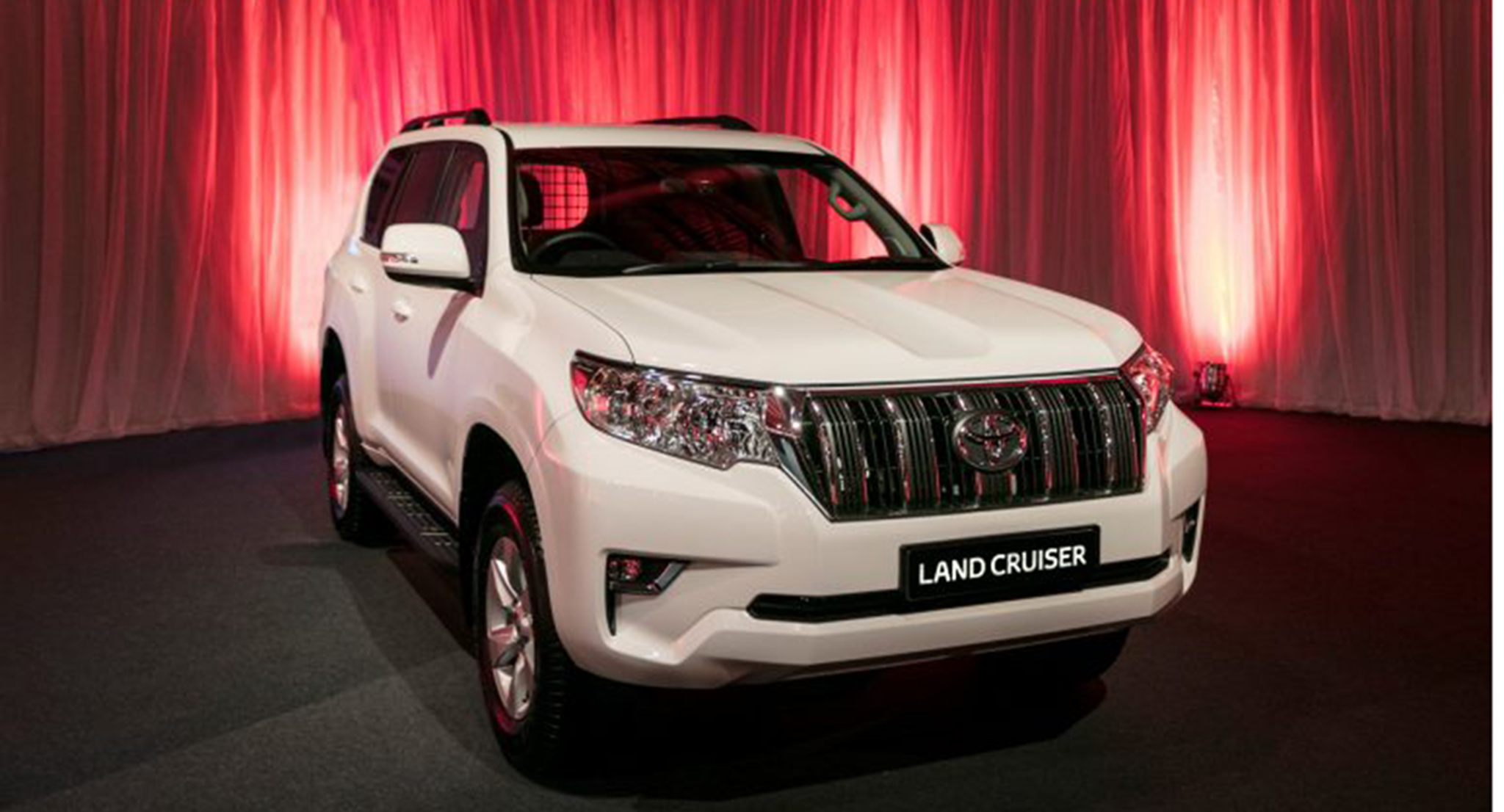 Toyota Land Cruiser Commercial “chất” hơn với gói trang bị Active