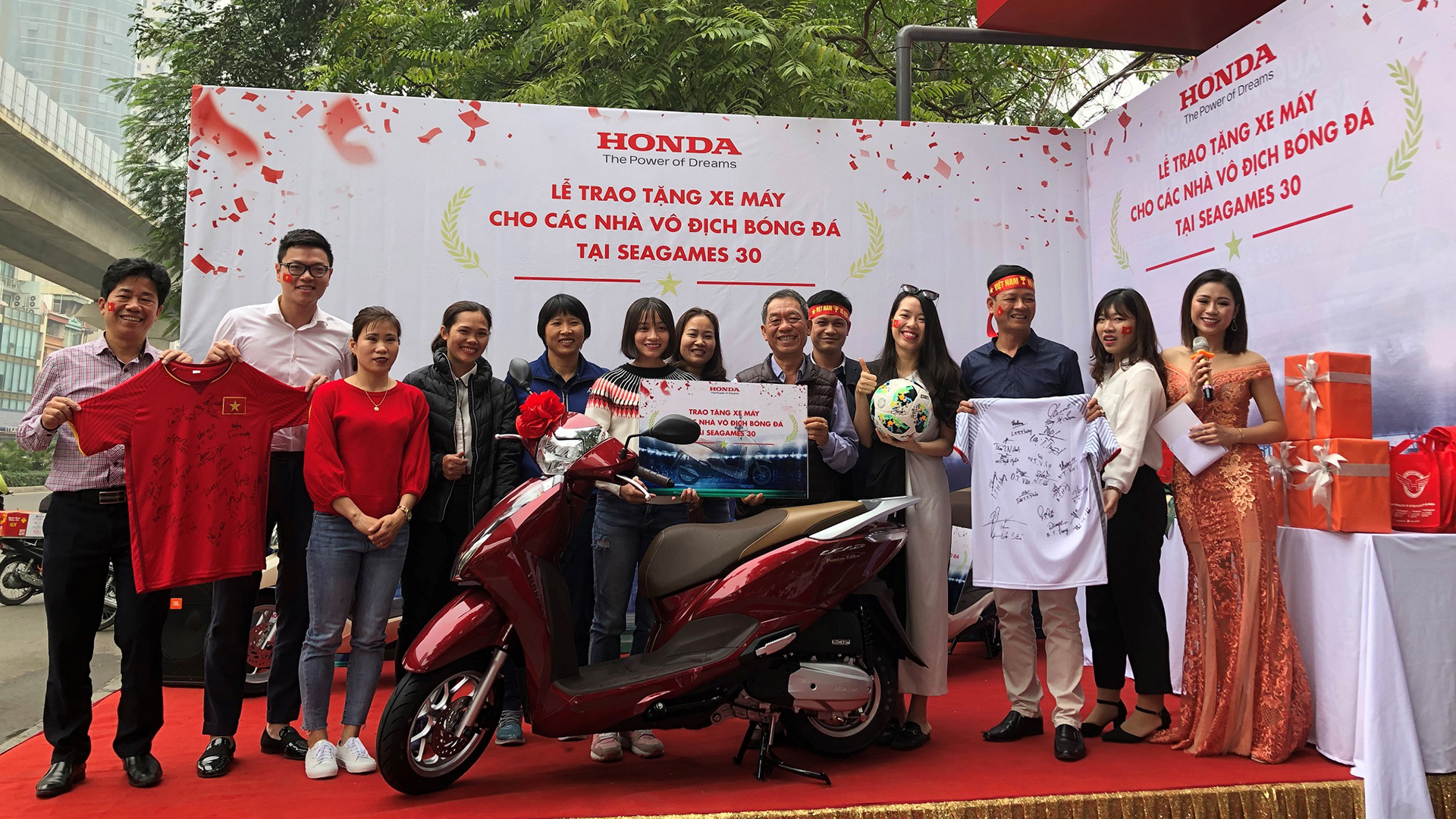 Honda Việt Nam bàn giao xe cho các tuyển thủ đoạt HCV Seagames 30
