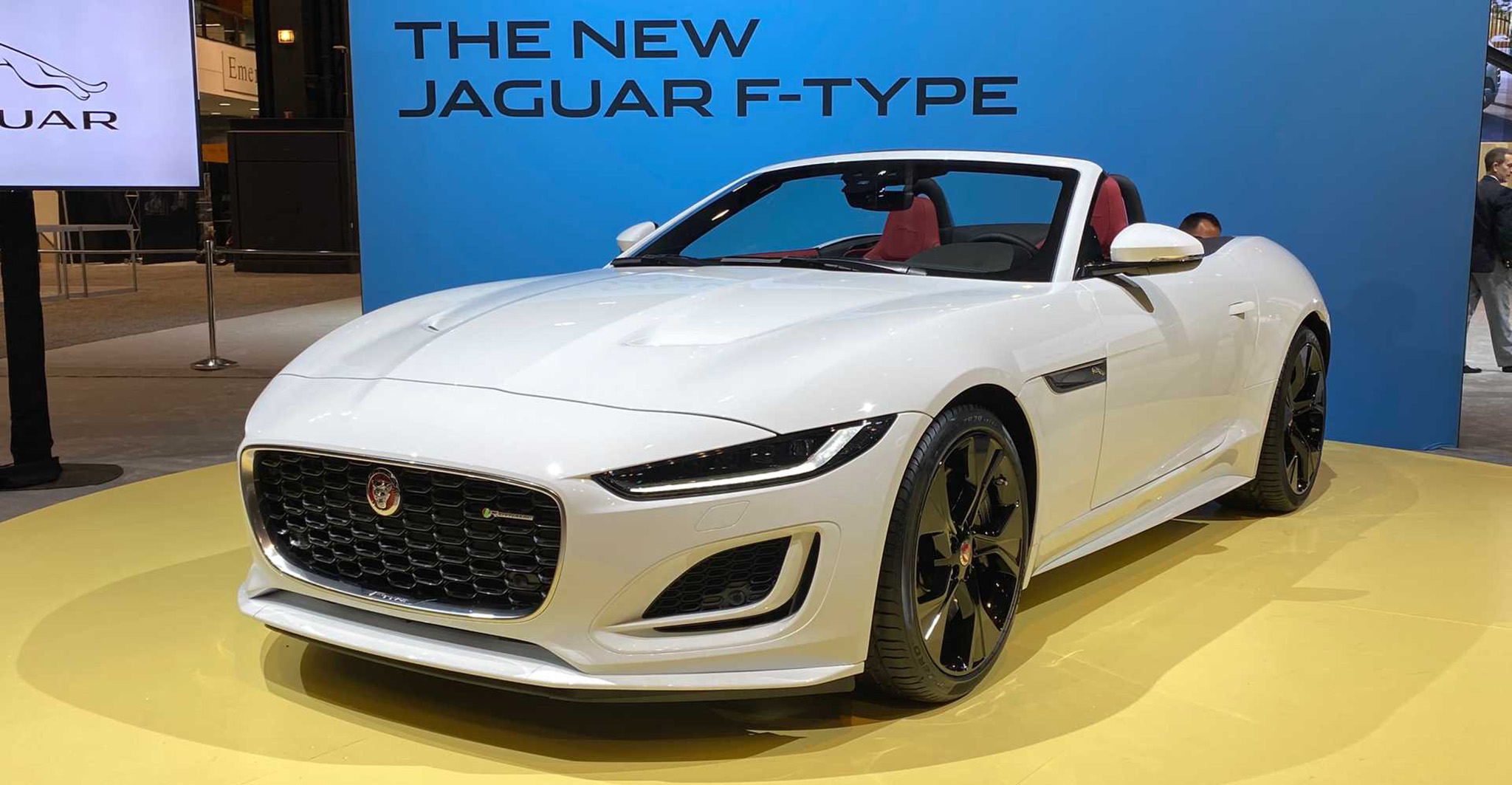Jaguar F-Type 2021 ra mắt đi kèm giá bán từ 61.600 - 105.900 USD