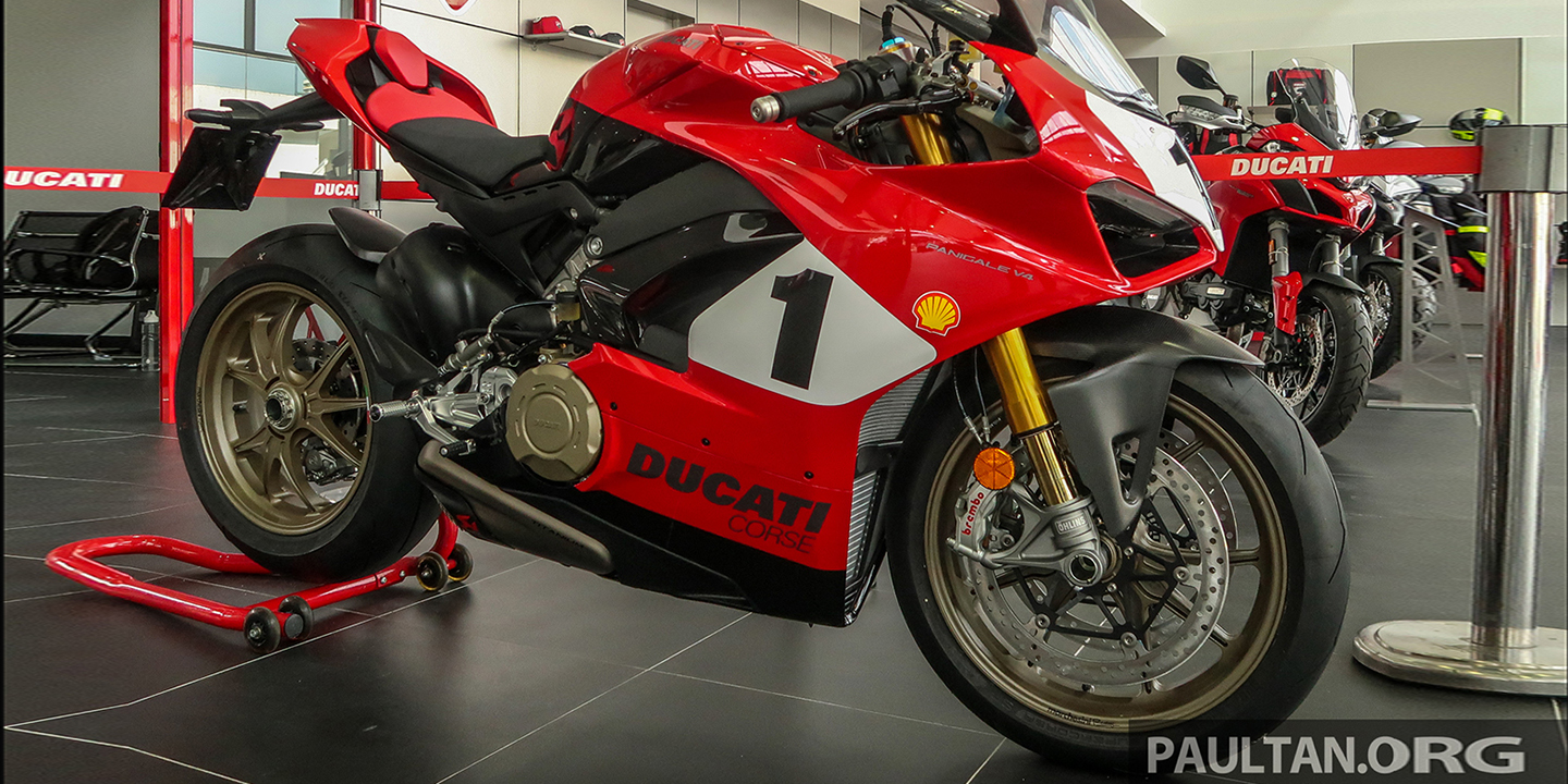 Duy nhất một chiếc Ducati Panigale V4 25th Anniversary 916 cập bến ĐNÁ