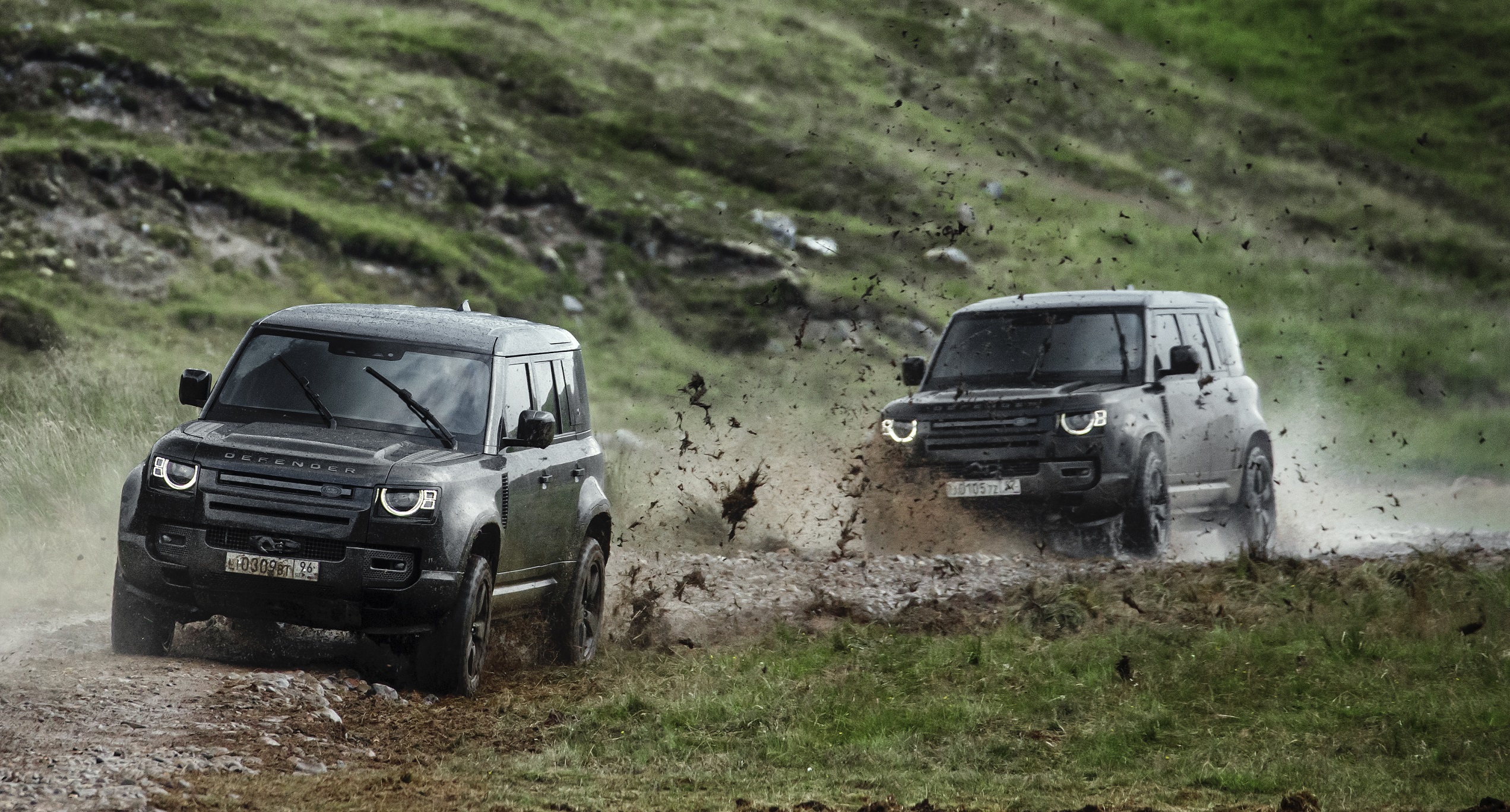 Land Rover Defender mới phô diễn những pha hành động mãn nhãn trong phim Điệp viên 007