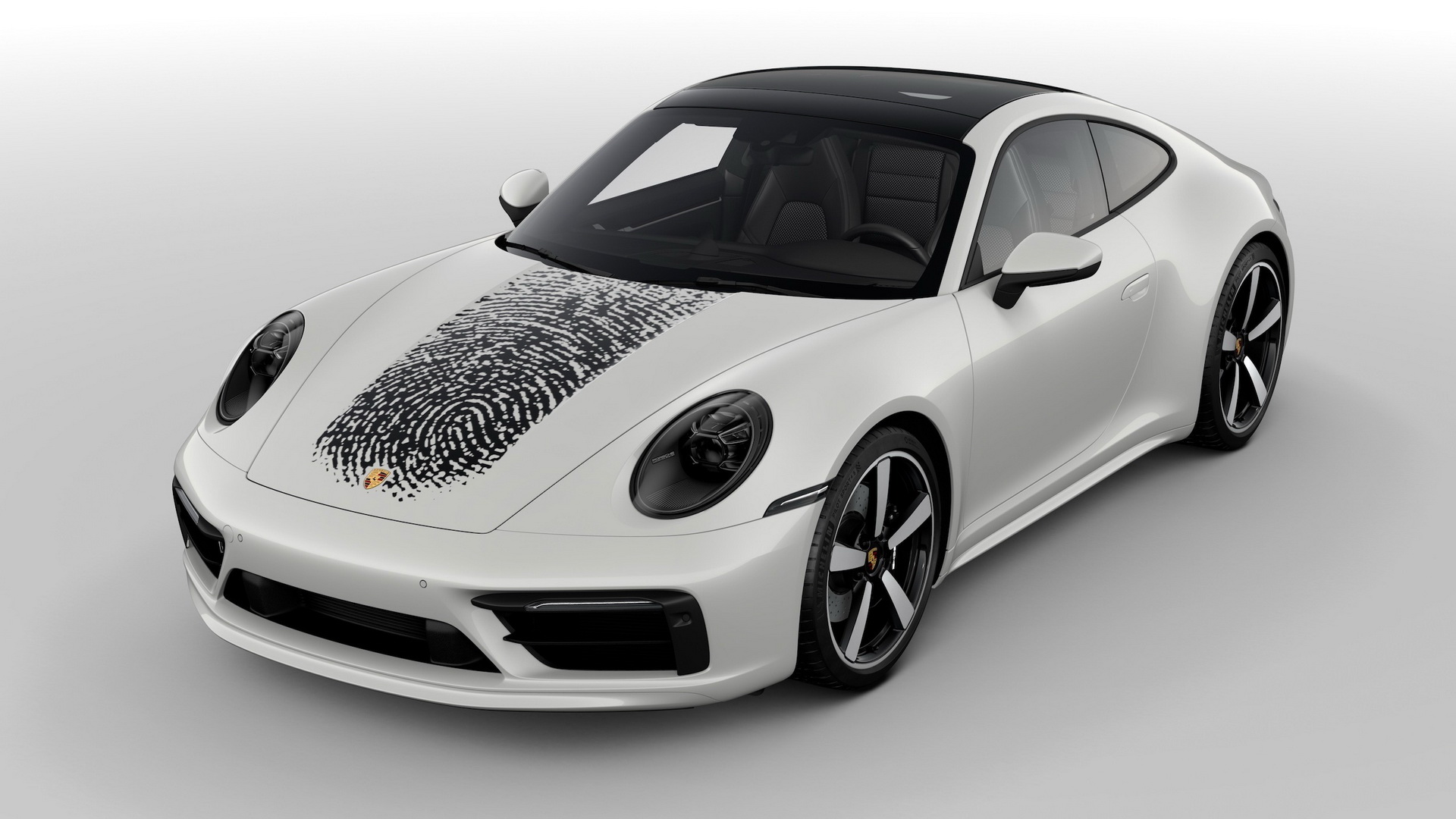 Chi 8.100 USD in dấu vân tay lên Porsche 911 đánh dấu độc quyền